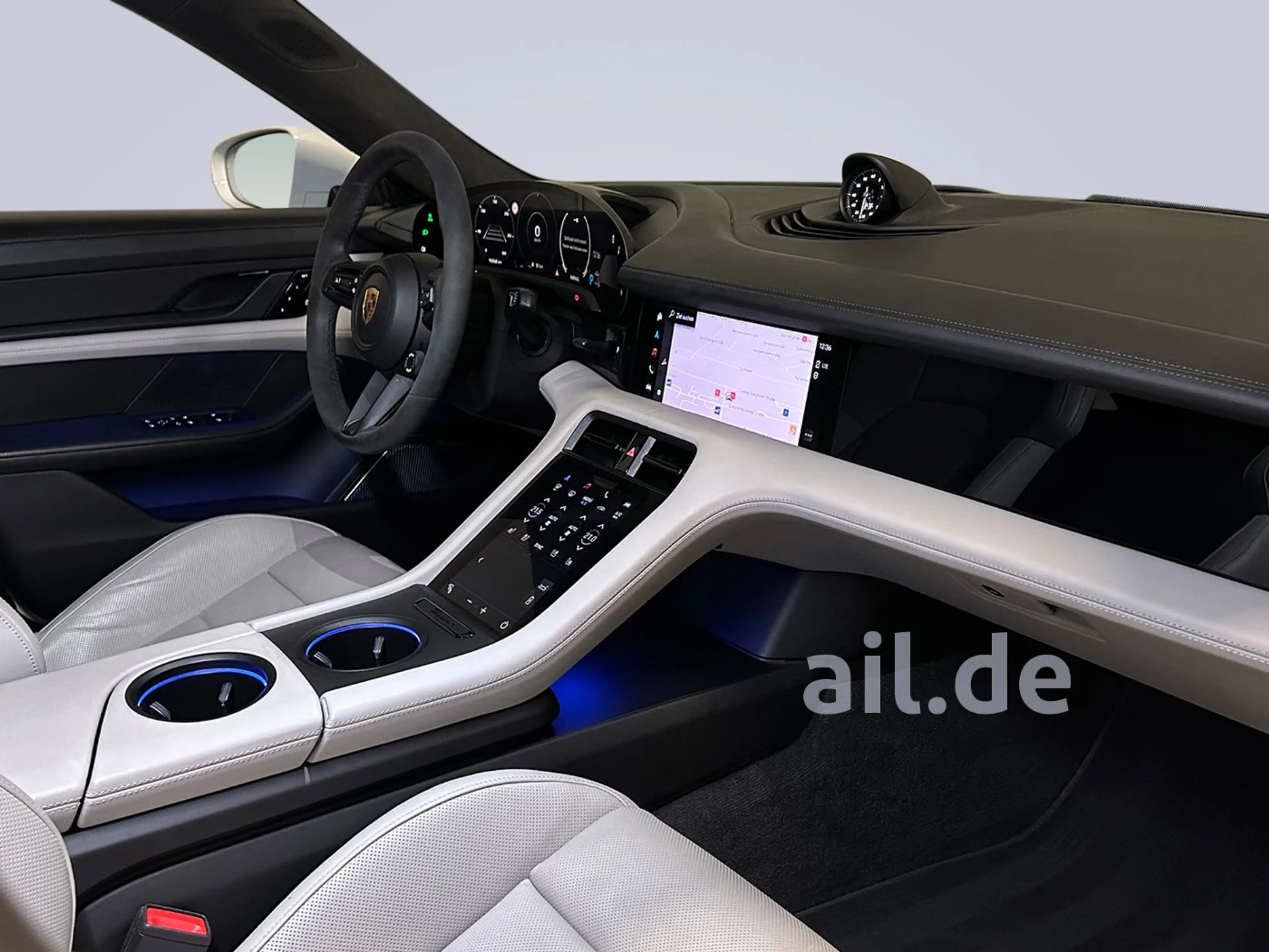 Porsche Taycan Turbo LED Navi Pano 360 Kam. KlimaA — photo 10