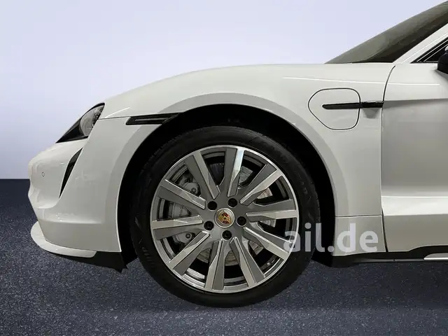 Porsche Taycan view 30