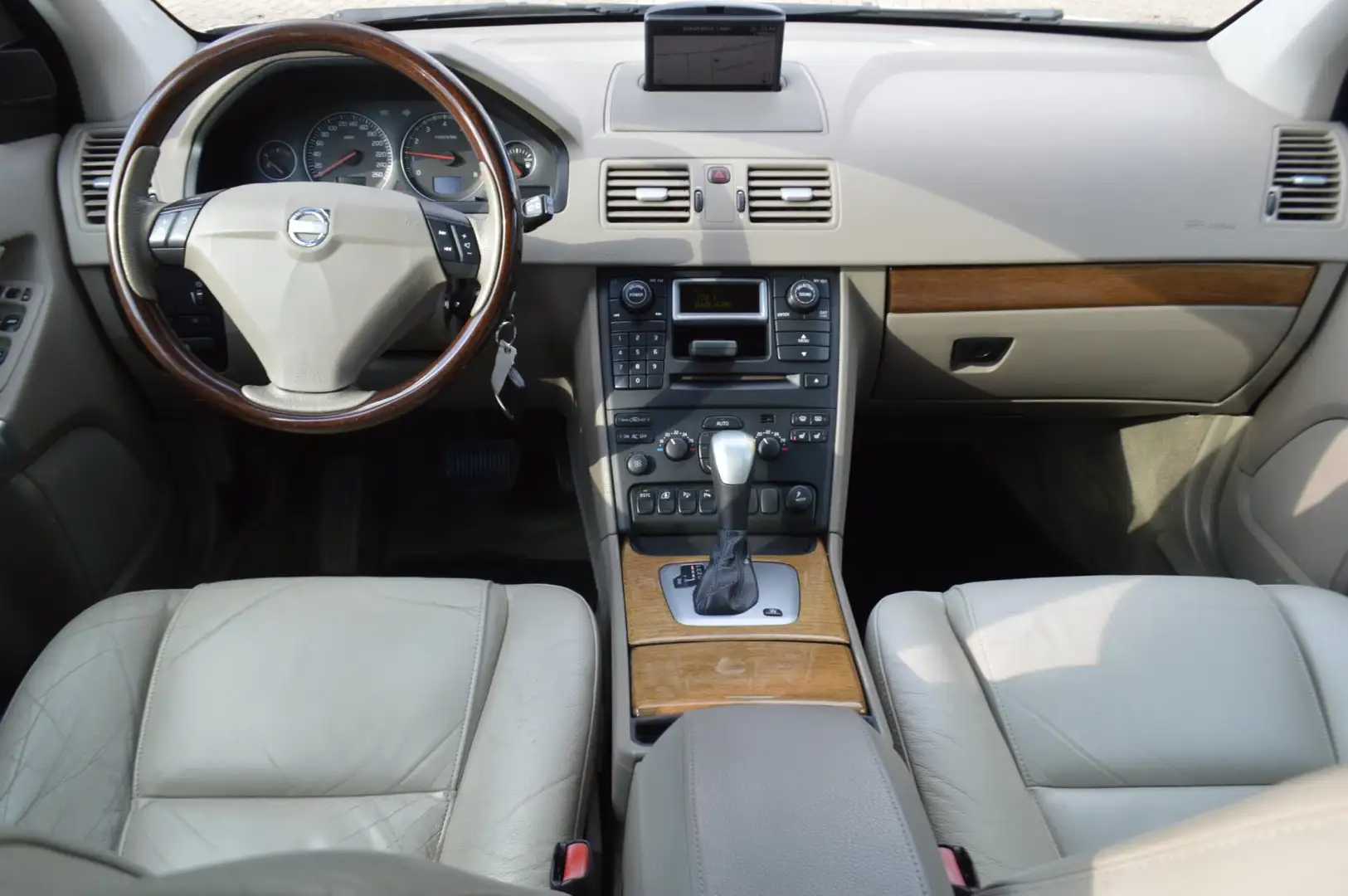 Volvo XC90 4.4 V8 BTW-auto! Unieke kmstand, zeer fraai, trekh Grijs - 2