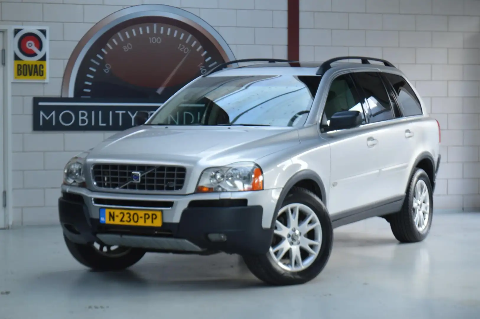 Volvo XC90 4.4 V8 BTW-auto! Unieke kmstand, zeer fraai, trekh Grijs - 1