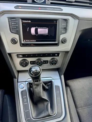 Volkswagen Passat view 3