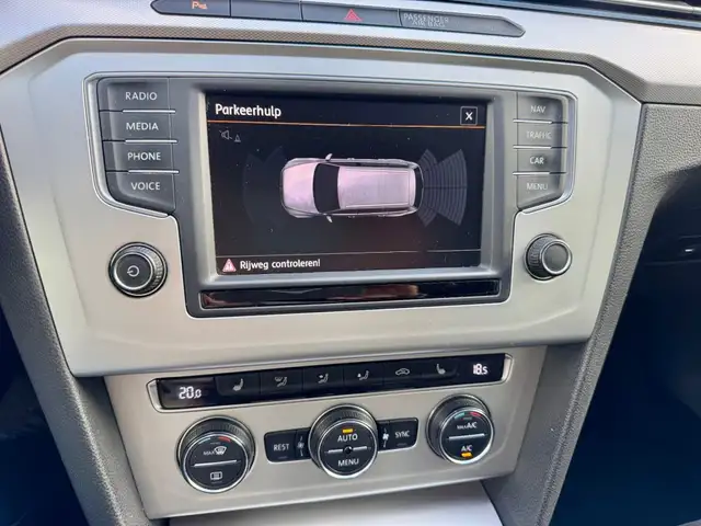 Volkswagen Passat view 15