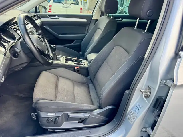 Volkswagen Passat view 10