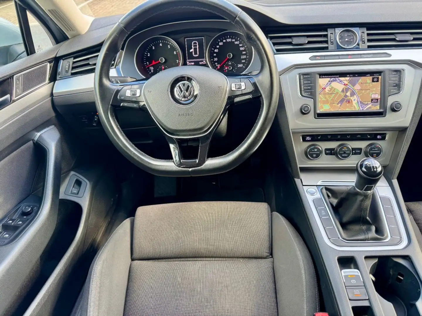 Volkswagen Passat 1.4 TSI ACT Highline ECC ACC 1STE EIG. NETTE AUTO Grijs - 2