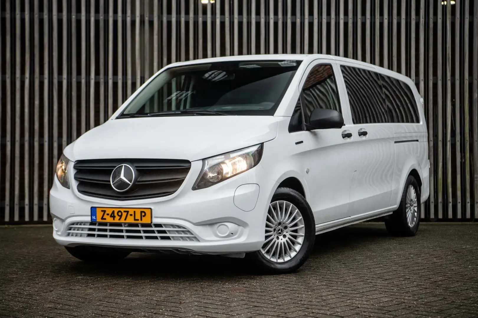 Mercedes-Benz Vito EVito Tourer PRO L3 90 kWh 9-Persoons |€29.950,- E Blanc - 1