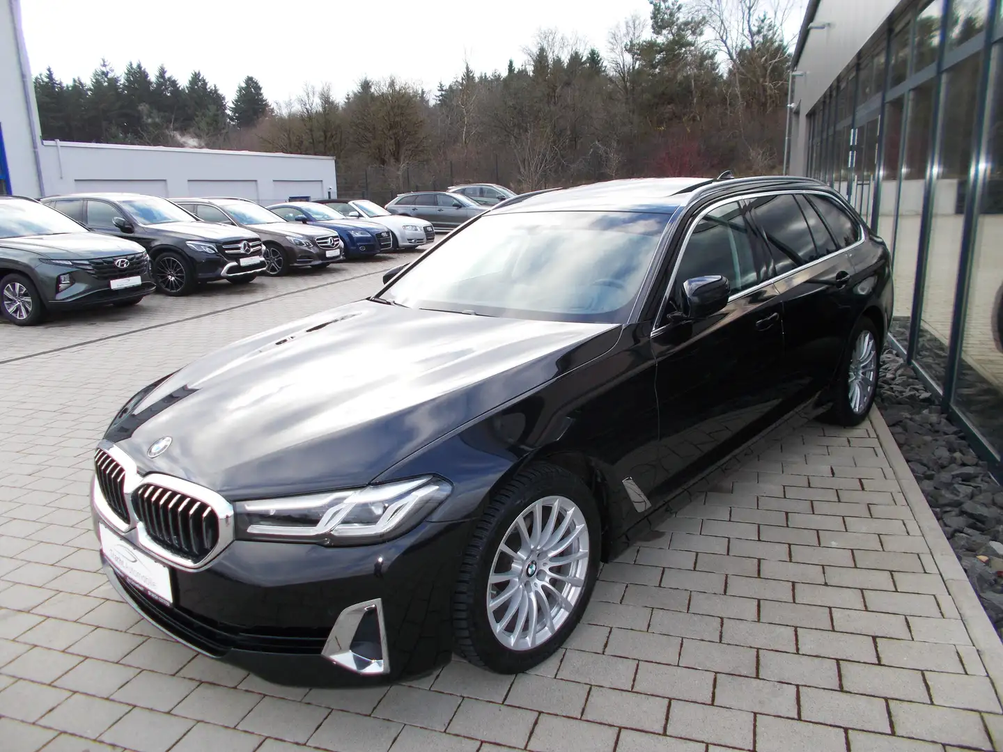 BMW 520 d Luxury Line*Leder*Sitzbelüft.*Kamera*AHK*Head Noir - 2