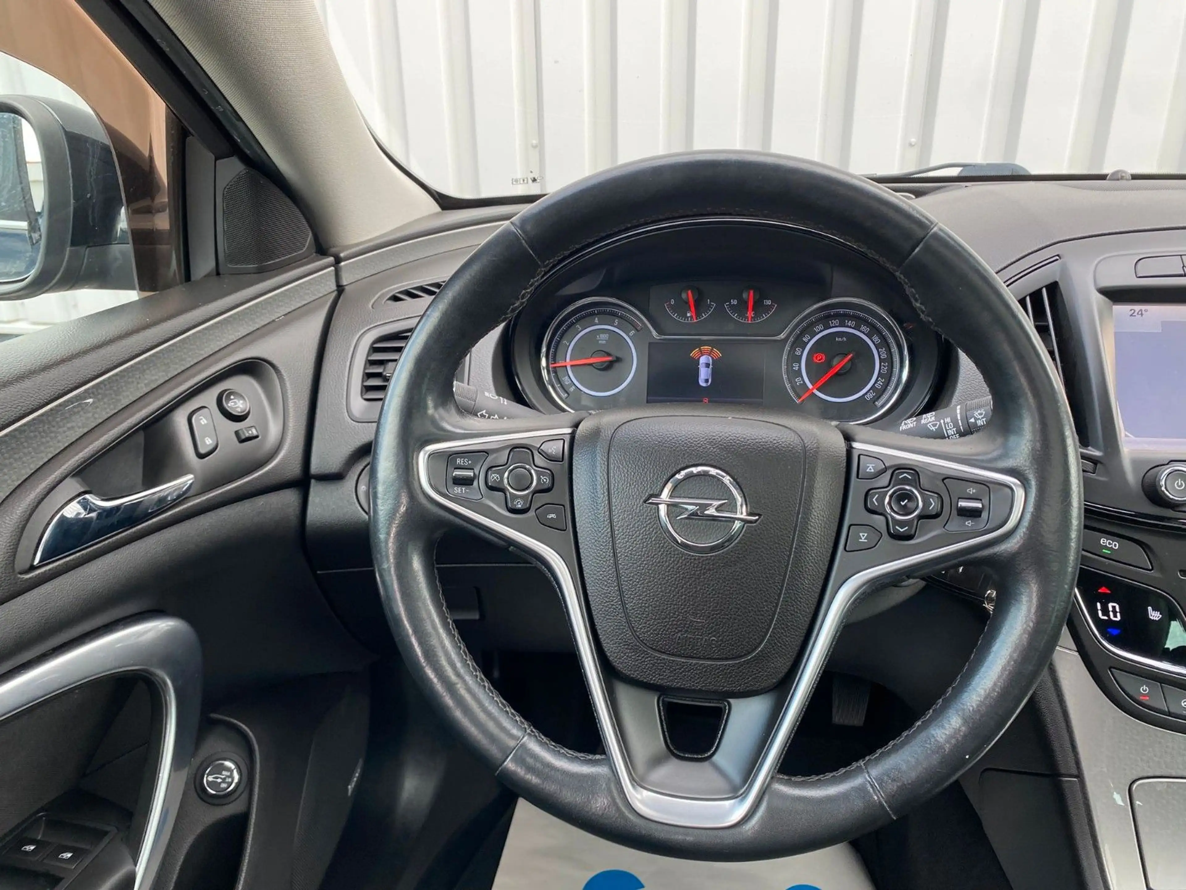 Opel Insignia Sports Tourer Business Edition — photo 13