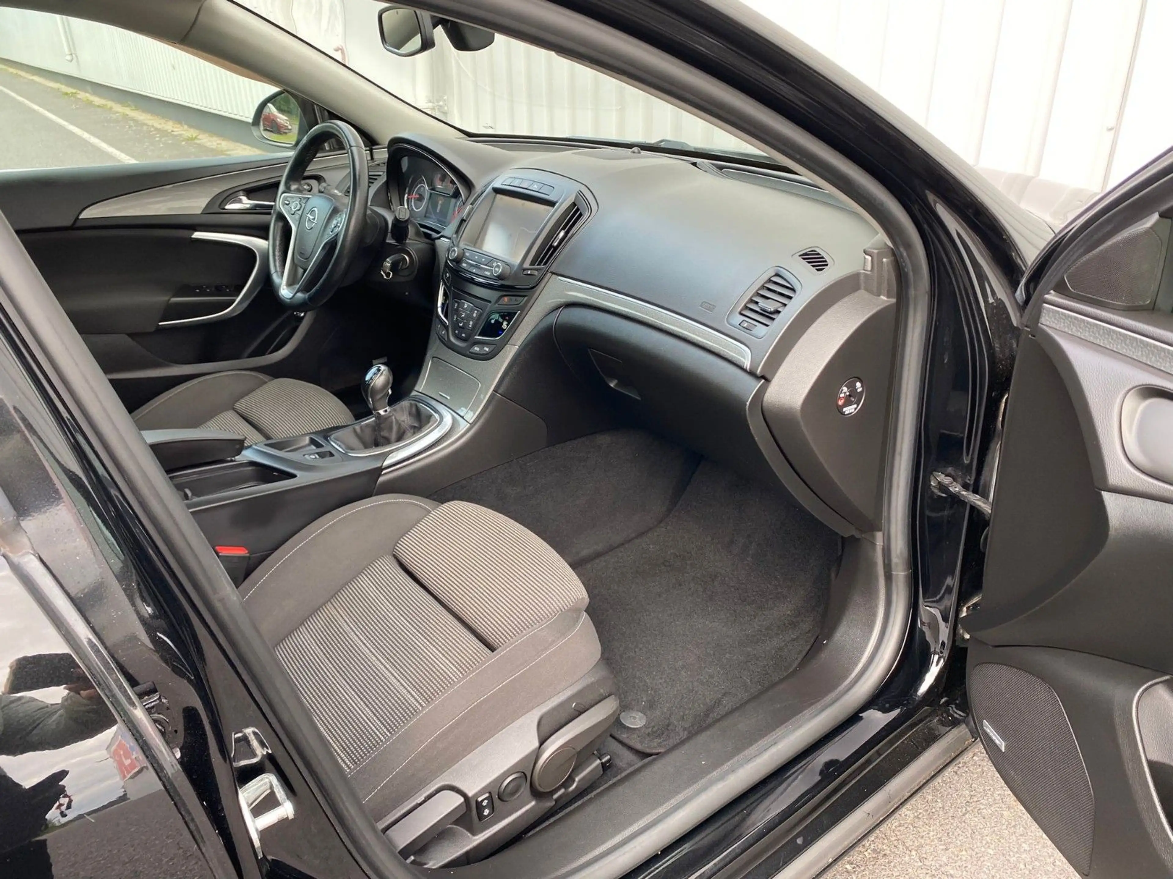 Opel Insignia Sports Tourer Business Edition — photo 11