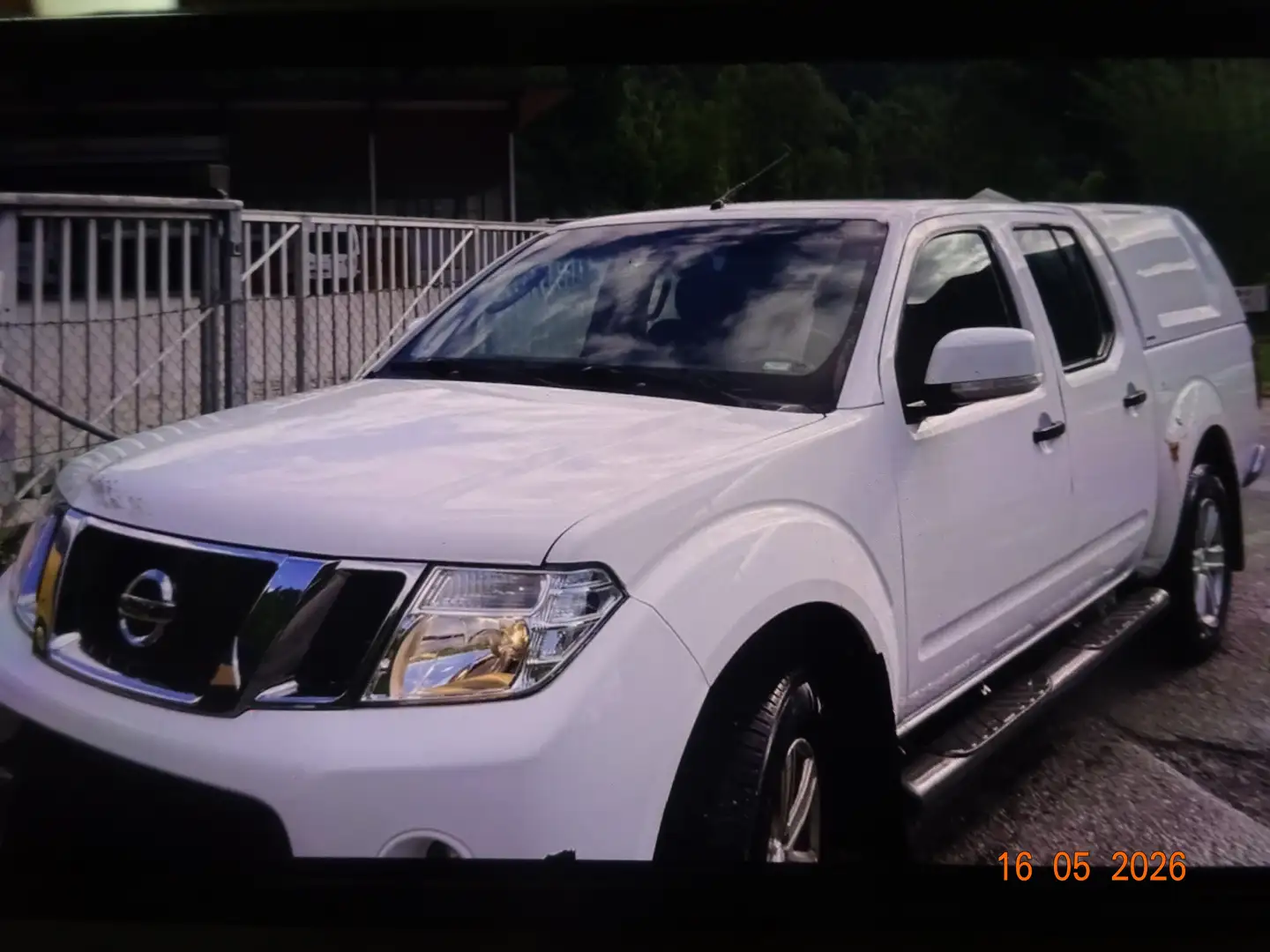 Nissan Navara Double Cab Navara SE 2,5 dCi 4x4 SE Weiß - 2