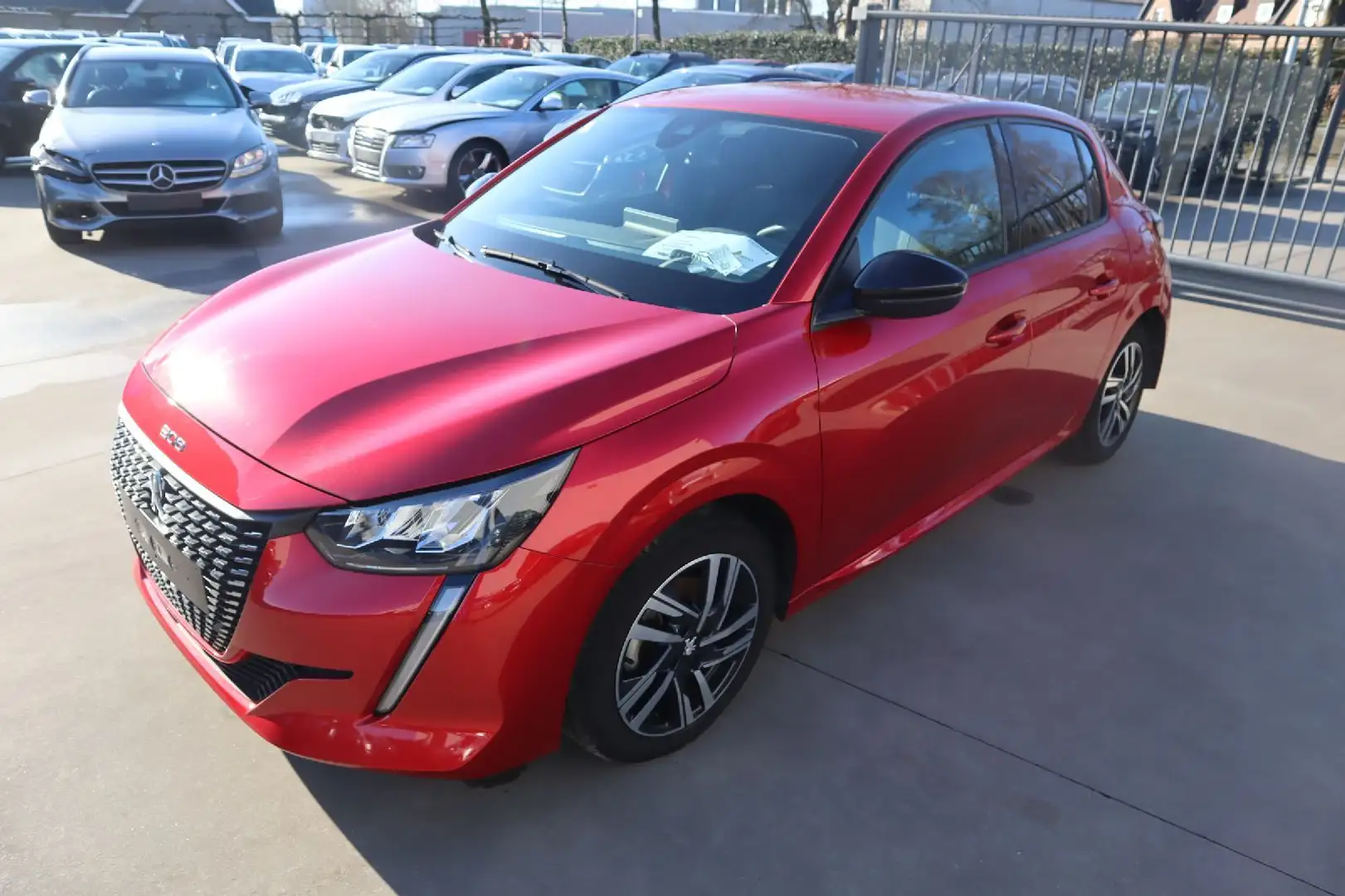 Peugeot 208 1.2 Benz Rouge - 1