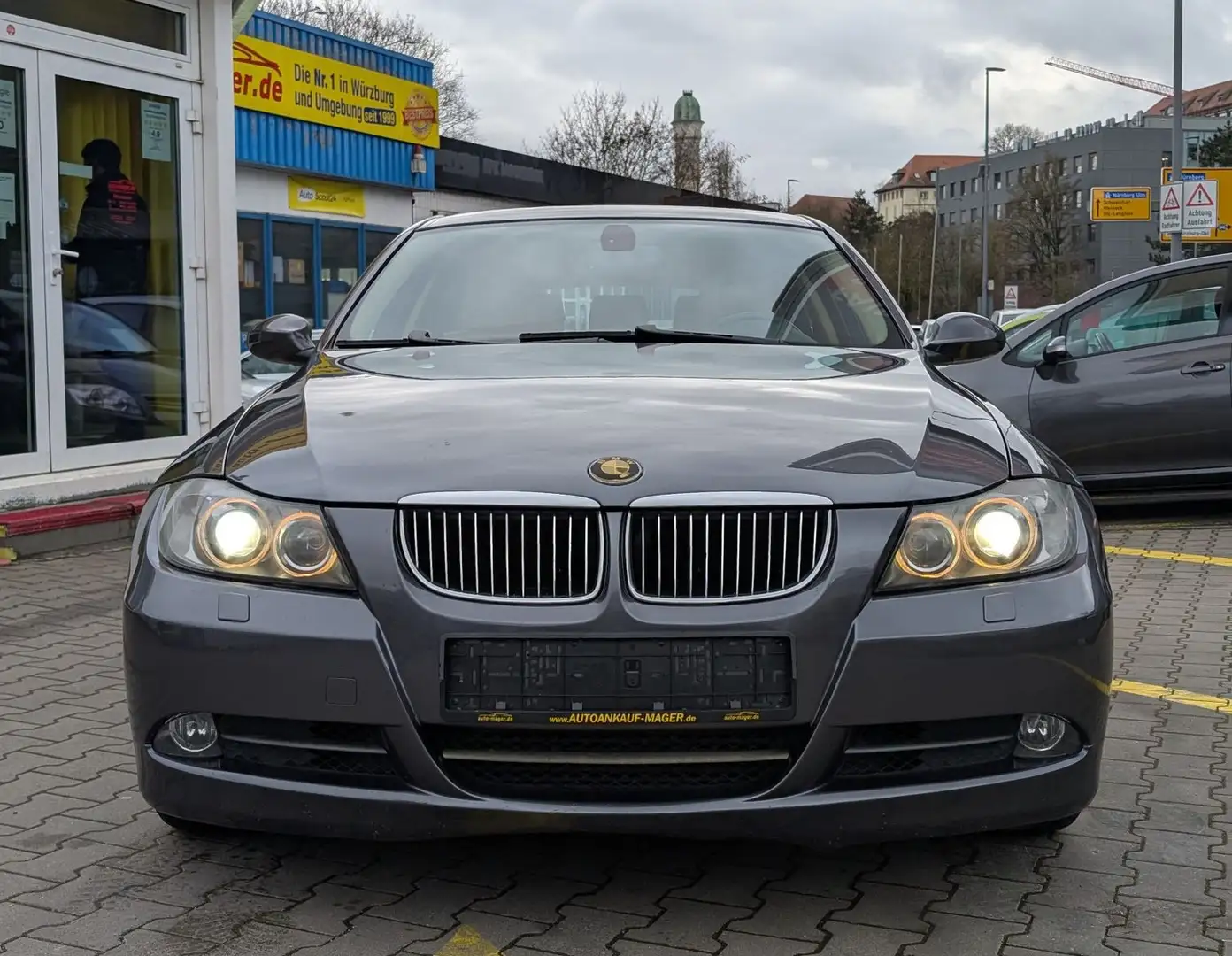 BMW 330 d xDrive Touring*Temp*XEN*PDC*Shz*Tüv07.2026 Grau - 2
