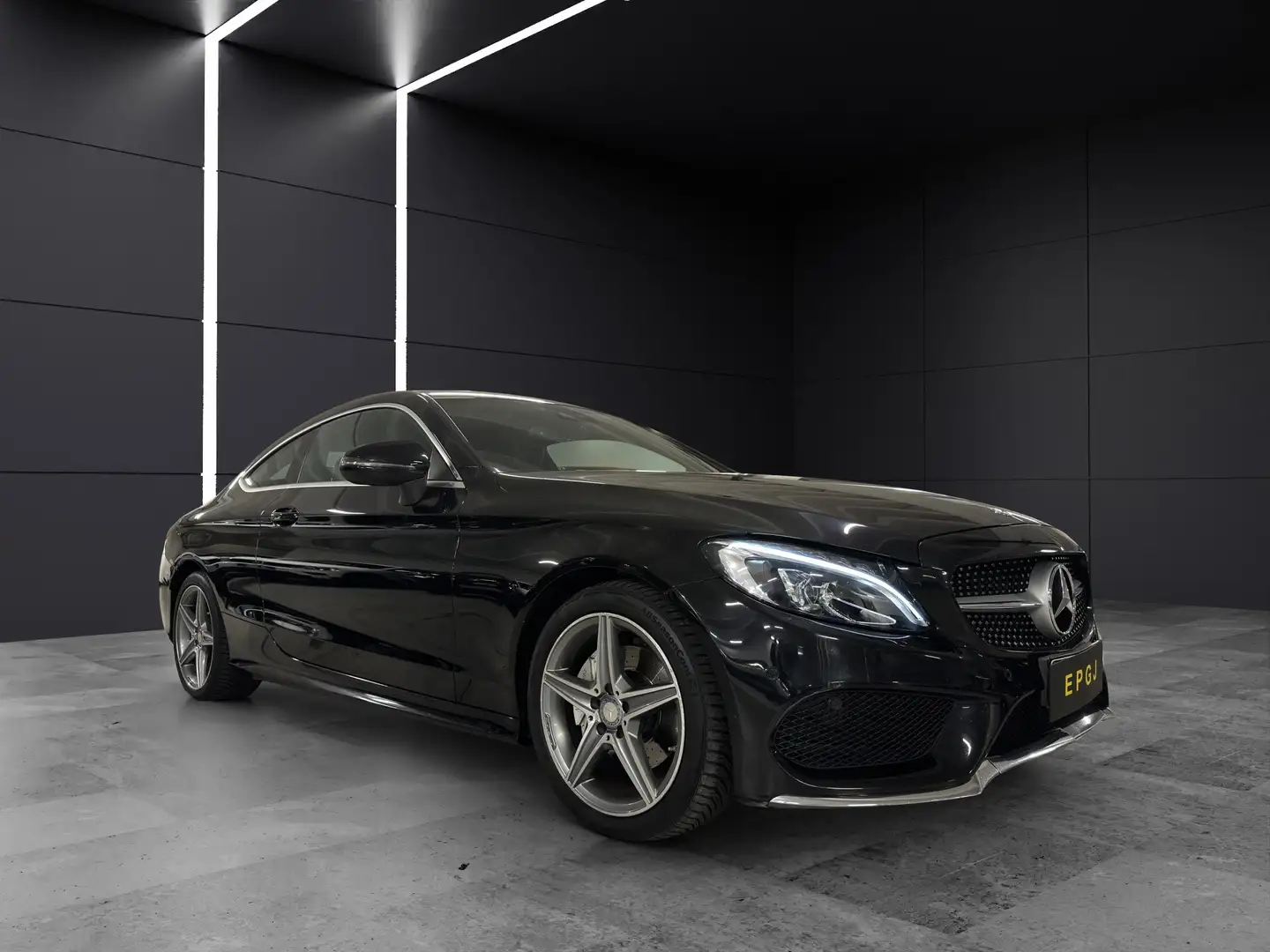 Mercedes-Benz C 220 Coupe d Premium auto Zwart - 2