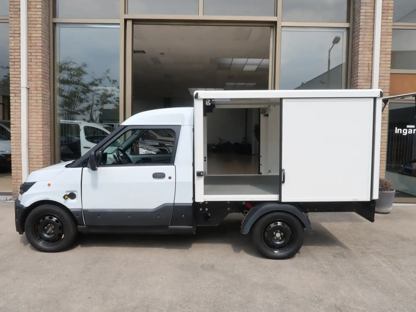 StreetScooter Work Box 40 Kwh - 48 Kw Navi bereik 160 Km LED Pakket bijela - 2