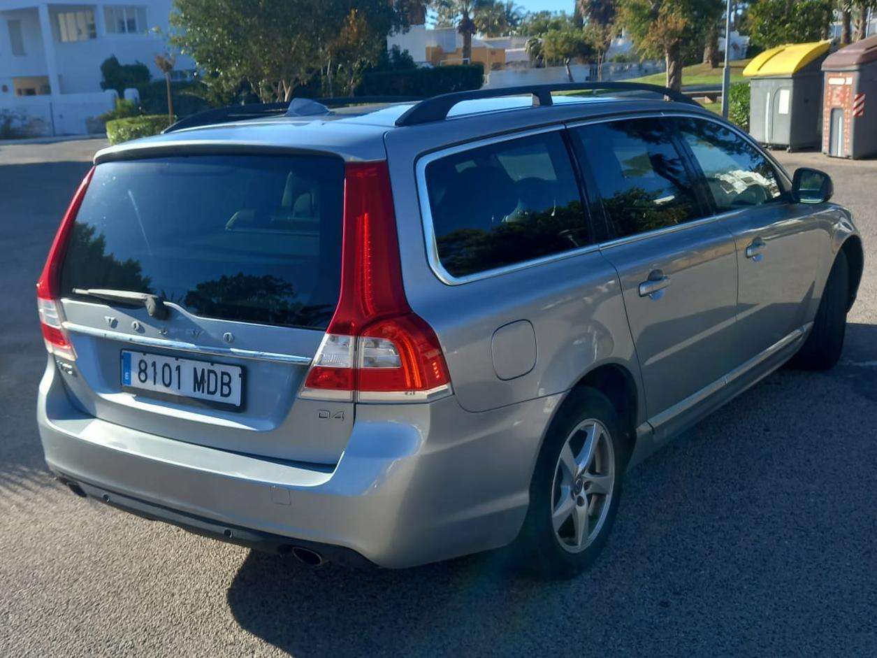 Volvo V70 V70 D4 Momentum 181 Momentum - foto 1