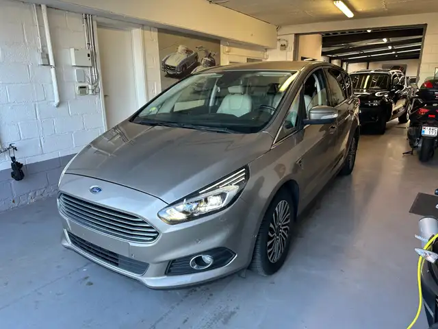 Ford S-Max S-Max 2.0 TDCi Titanium (EU6.2)