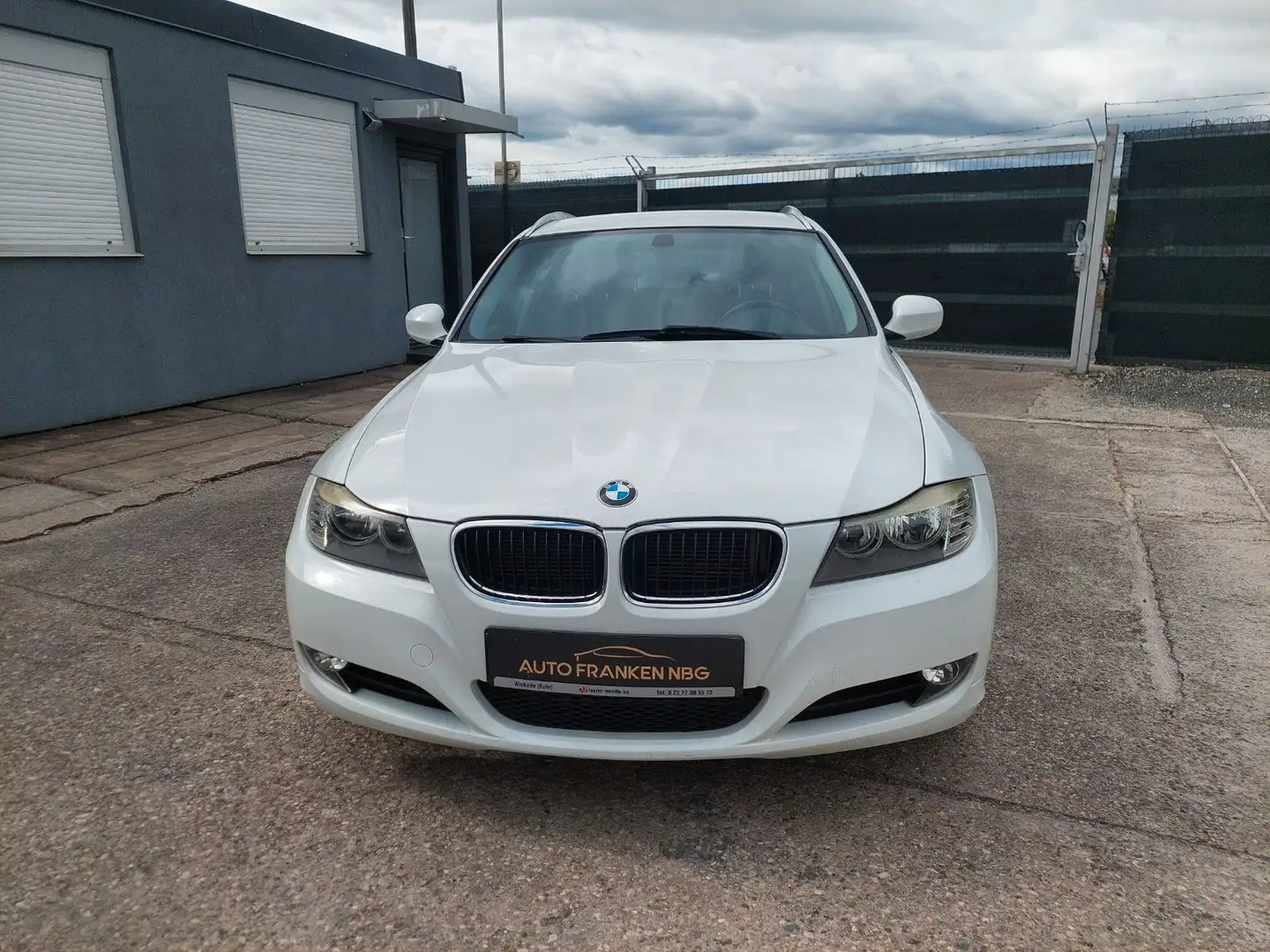 BMW 320 Baureihe 3 Touring 320d/ AUTOMATIK Blanc - 2