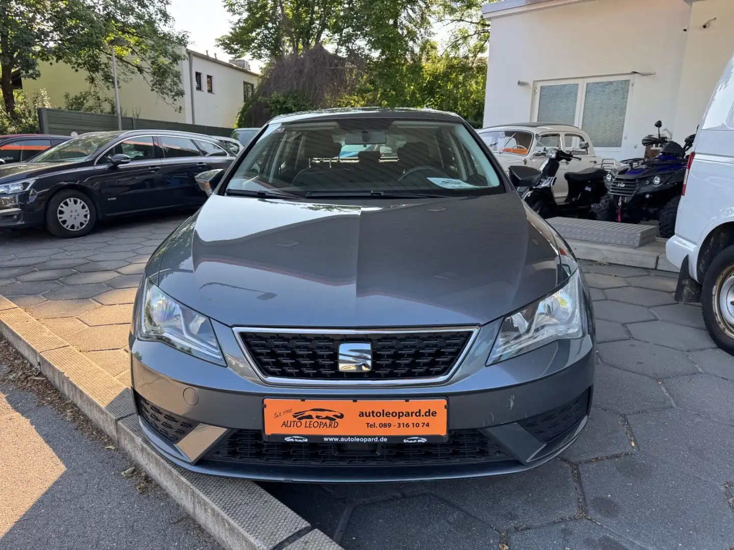 SEAT Leon Reference Grau - 2