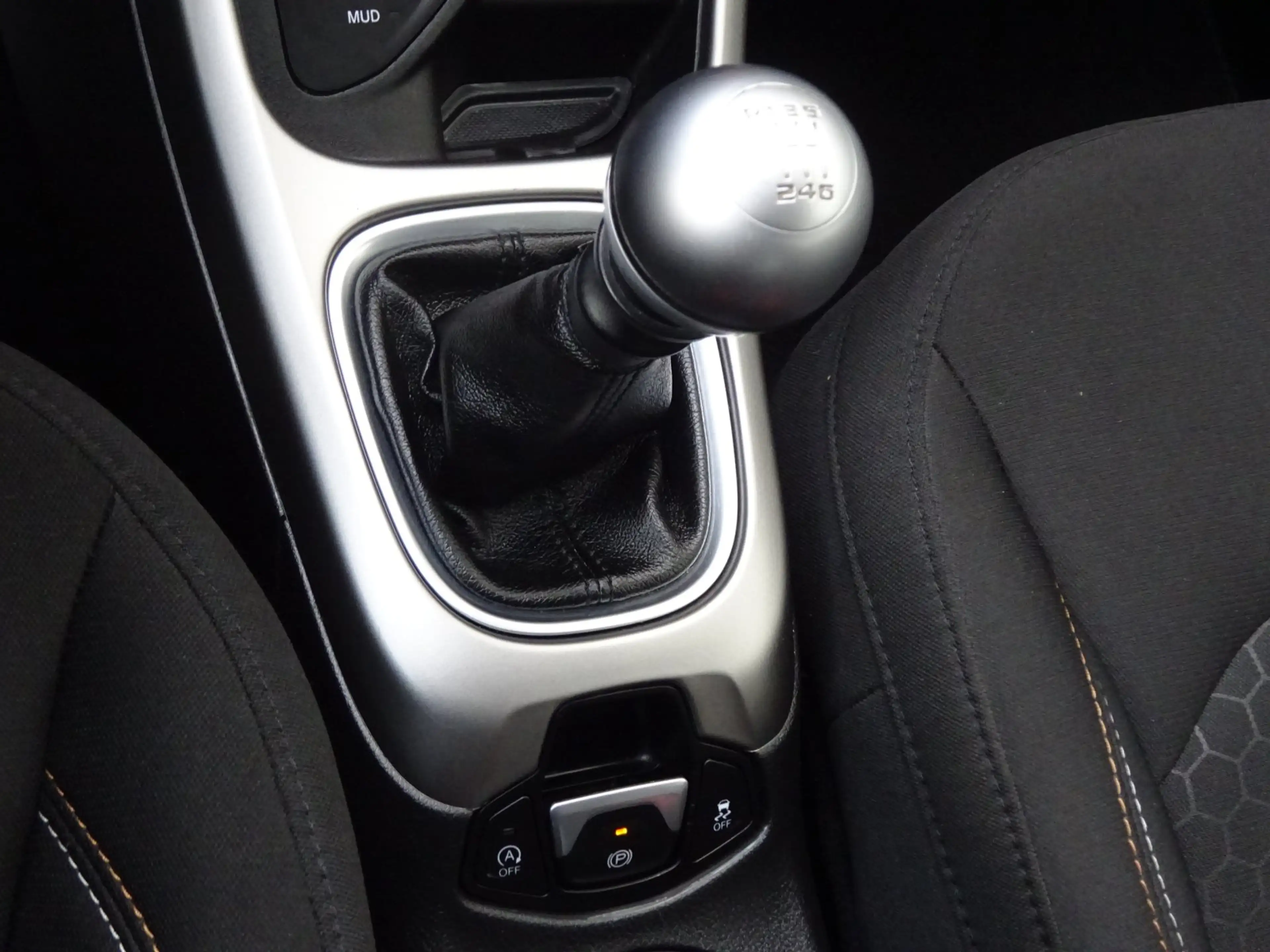 Jeep Compass 2.0 MultiJet  Longitude 4WD Alu17 DAB Tmat EURO6 — photo 12
