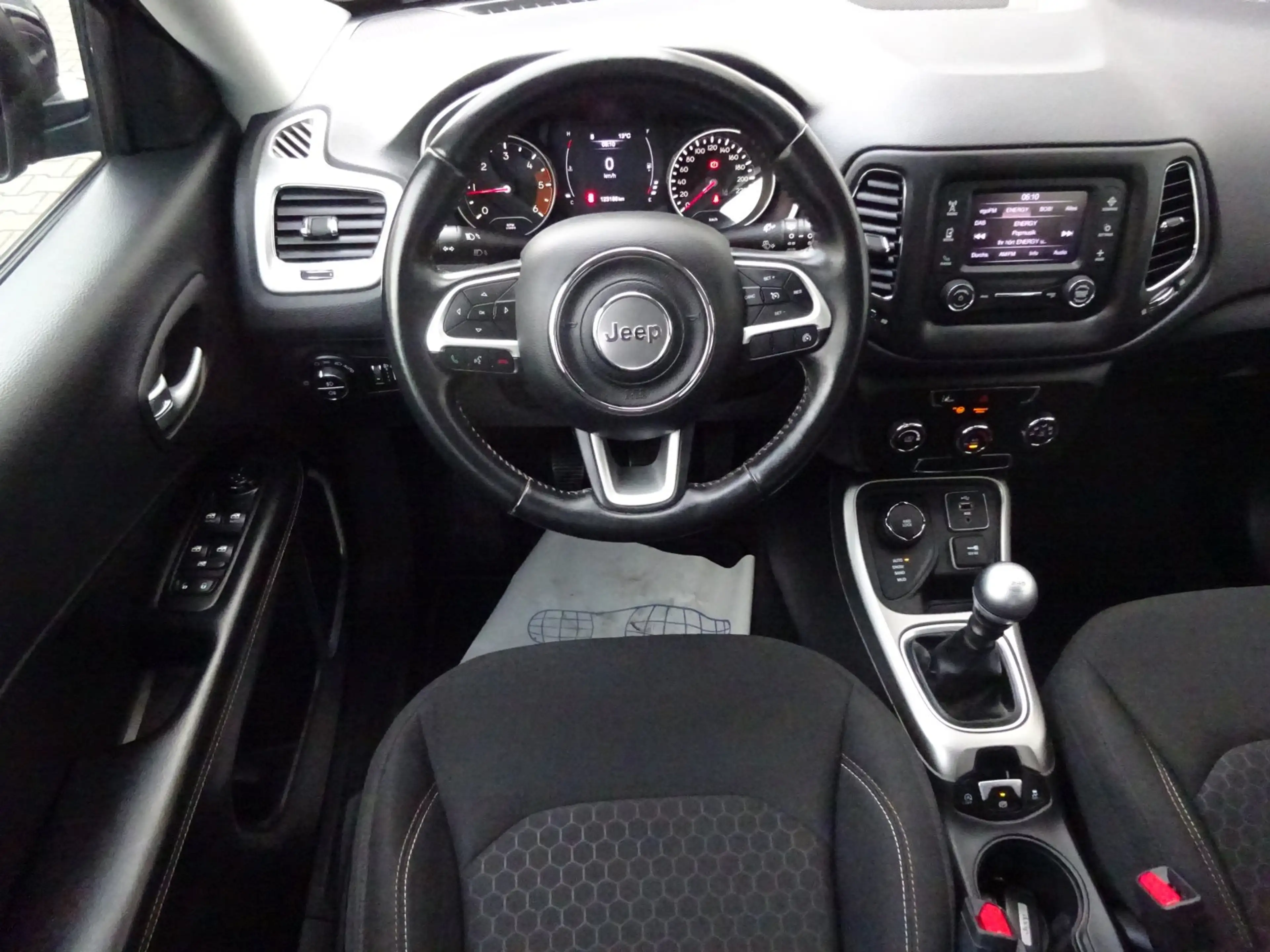 Jeep Compass 2.0 MultiJet  Longitude 4WD Alu17 DAB Tmat EURO6 — photo 4