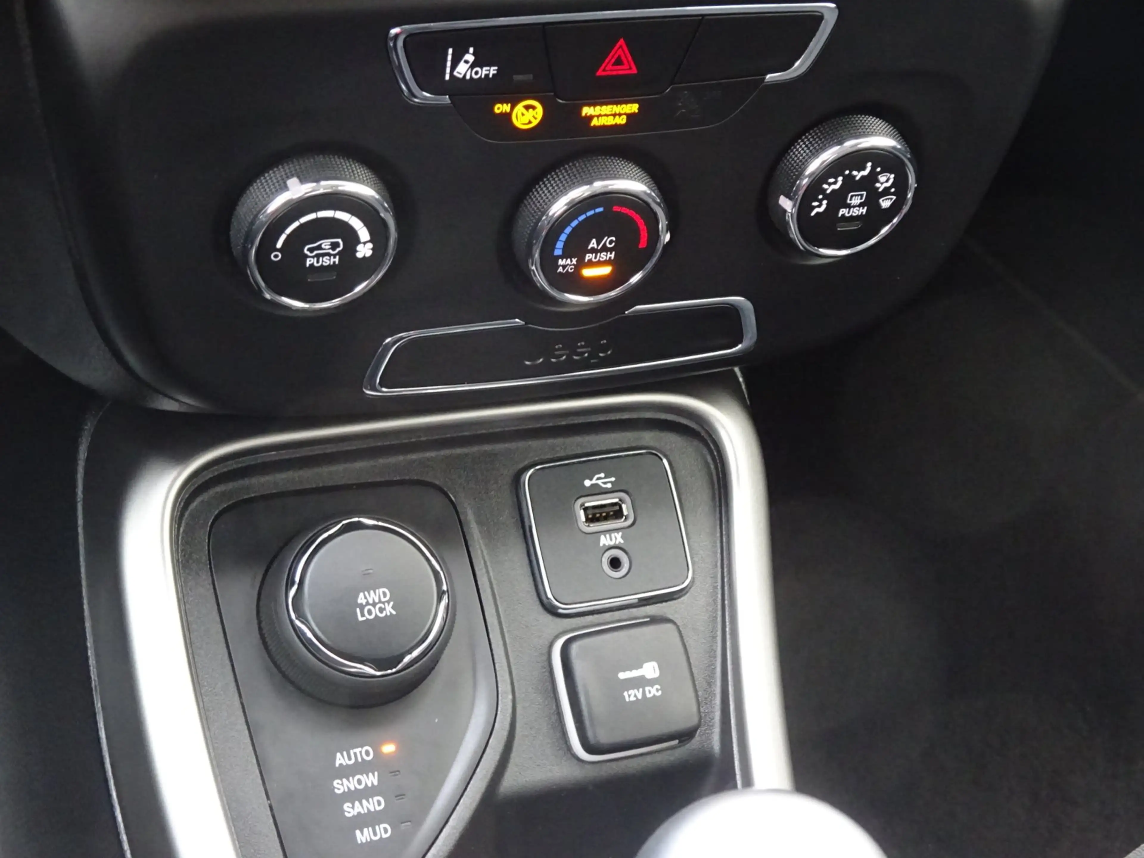Jeep Compass 2.0 MultiJet  Longitude 4WD Alu17 DAB Tmat EURO6 — photo 11