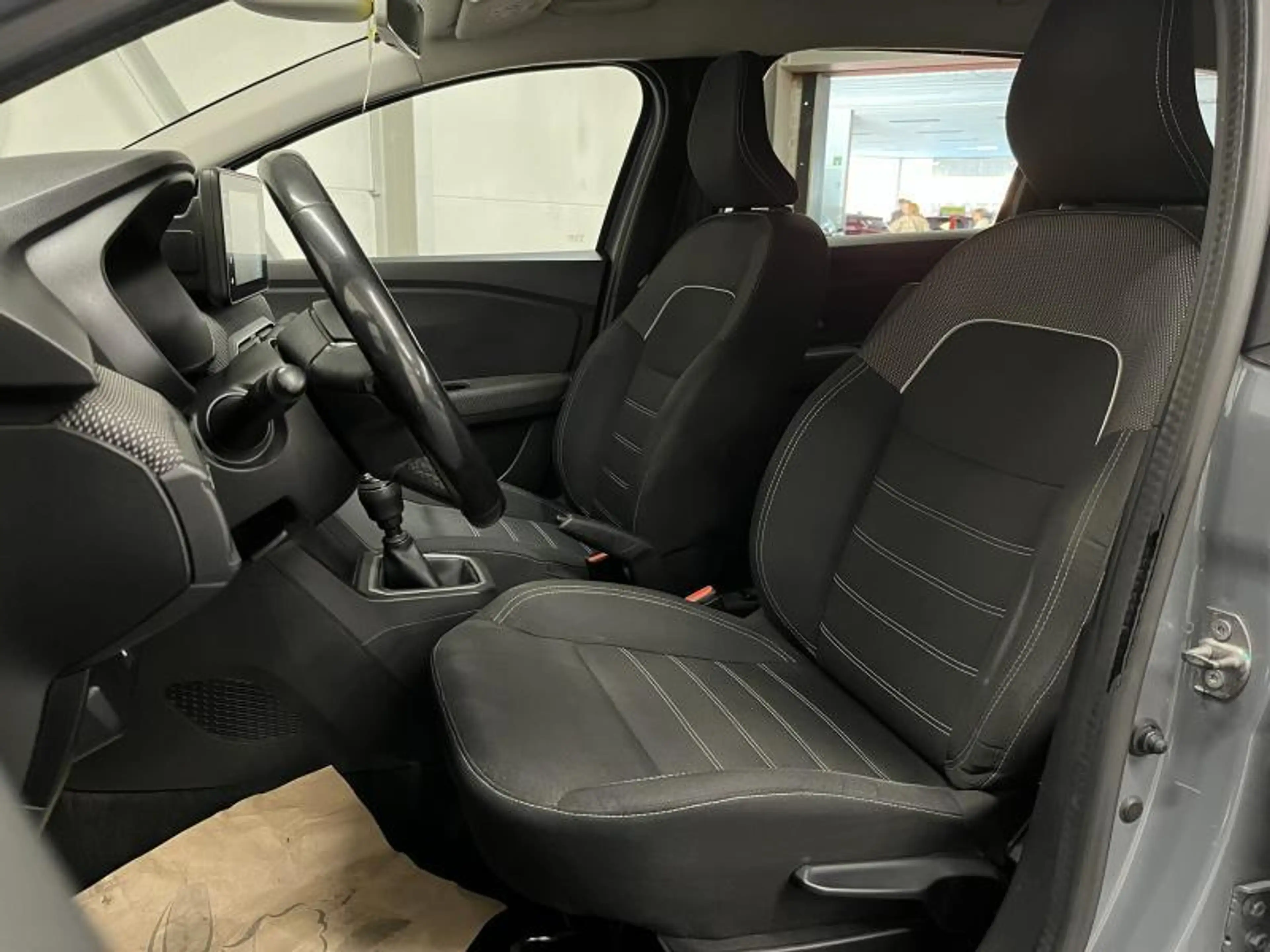 Dacia Jogger 1.0 110cv 7Places Navi/Carplay/Clim/Cruise — photo 7