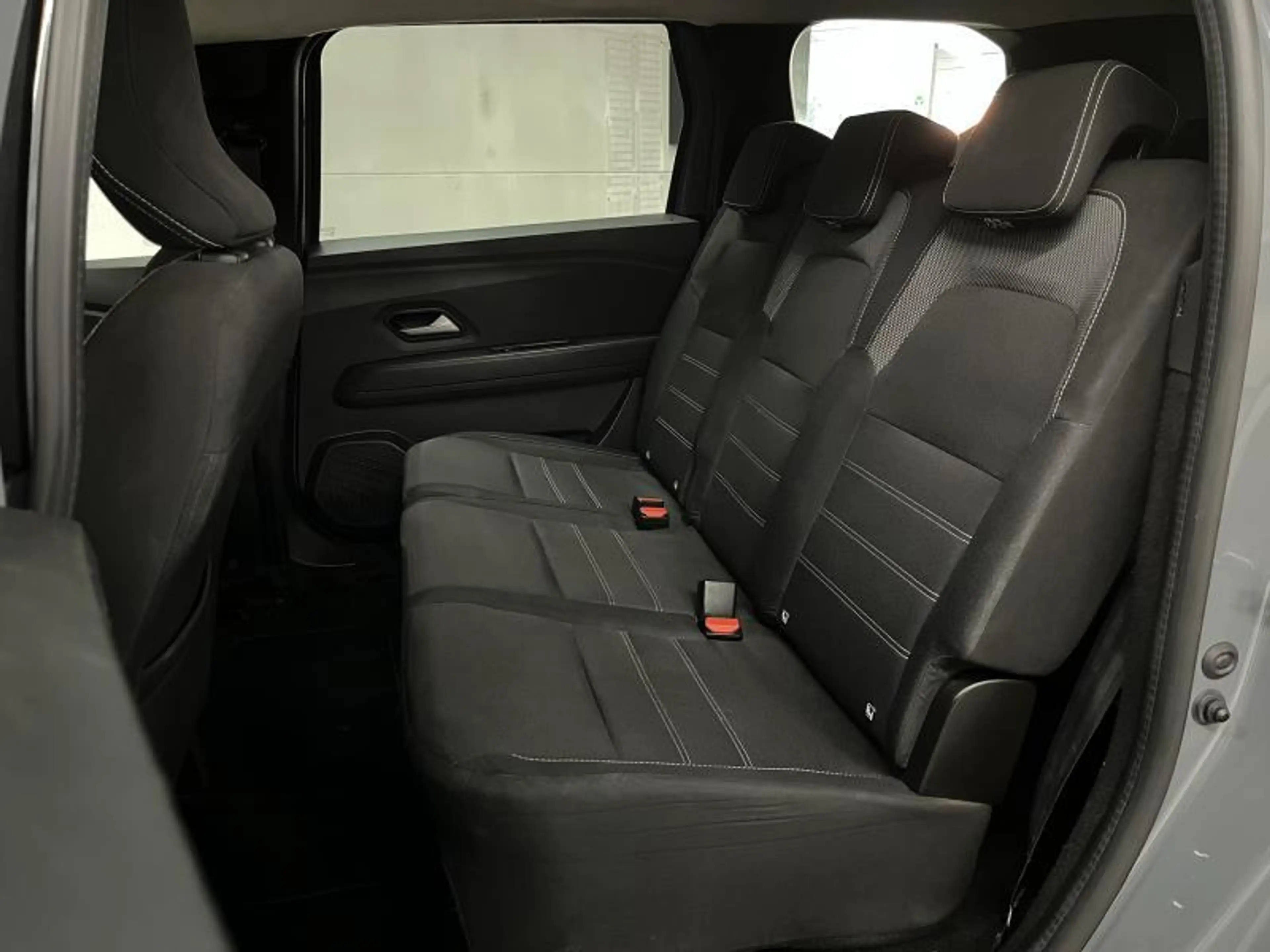 Dacia Jogger 1.0 110cv 7Places Navi/Carplay/Clim/Cruise — photo 8
