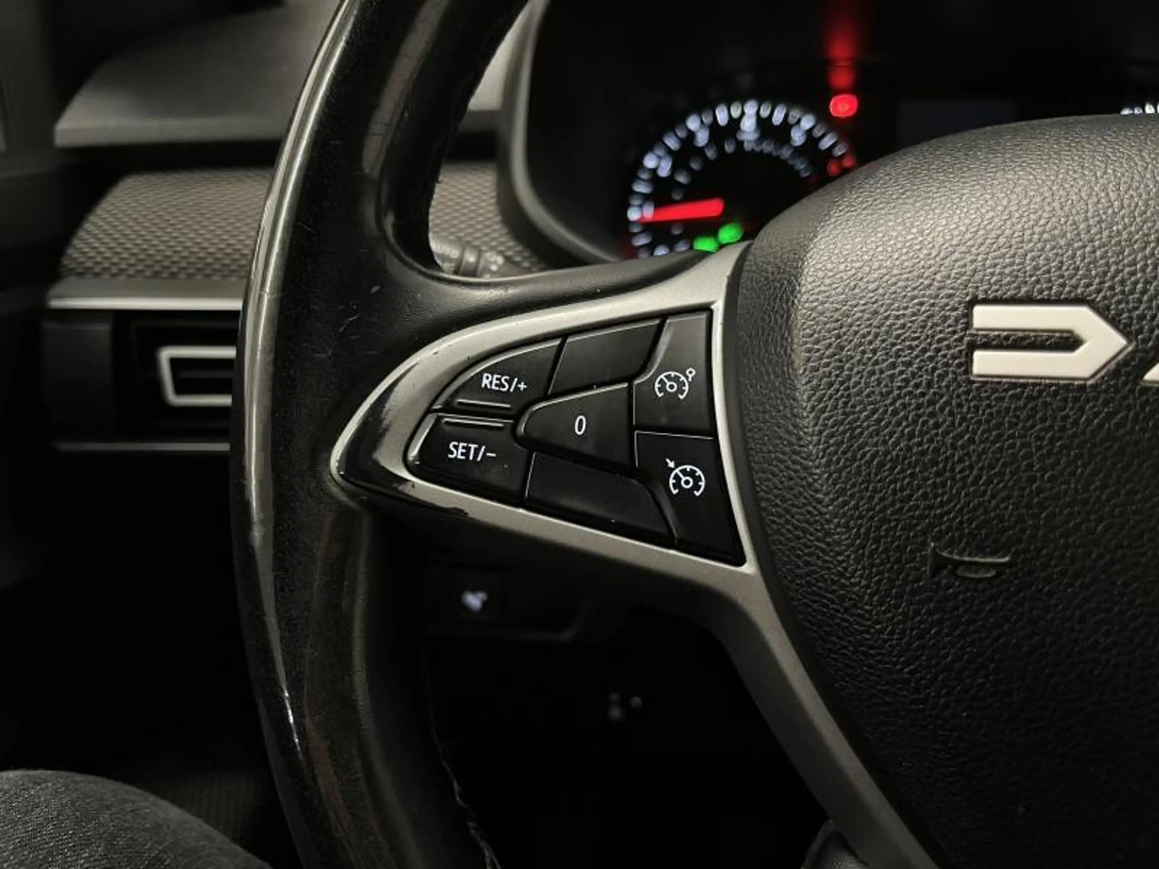 Dacia Jogger 1.0 110cv 7Places Navi/Carplay/Clim/Cruise — photo 13