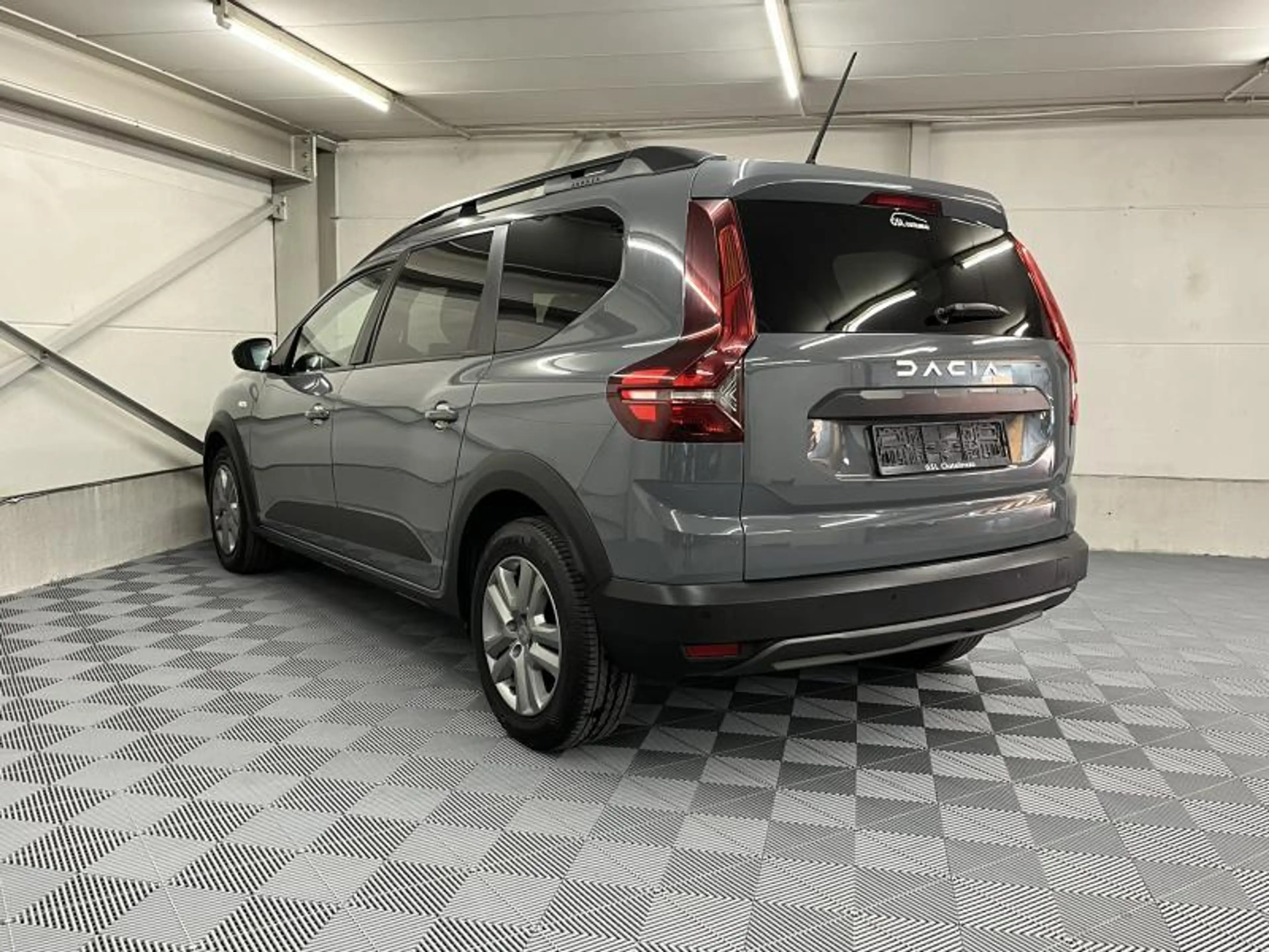 Dacia Jogger 1.0 110cv 7Places Navi/Carplay/Clim/Cruise — photo 6