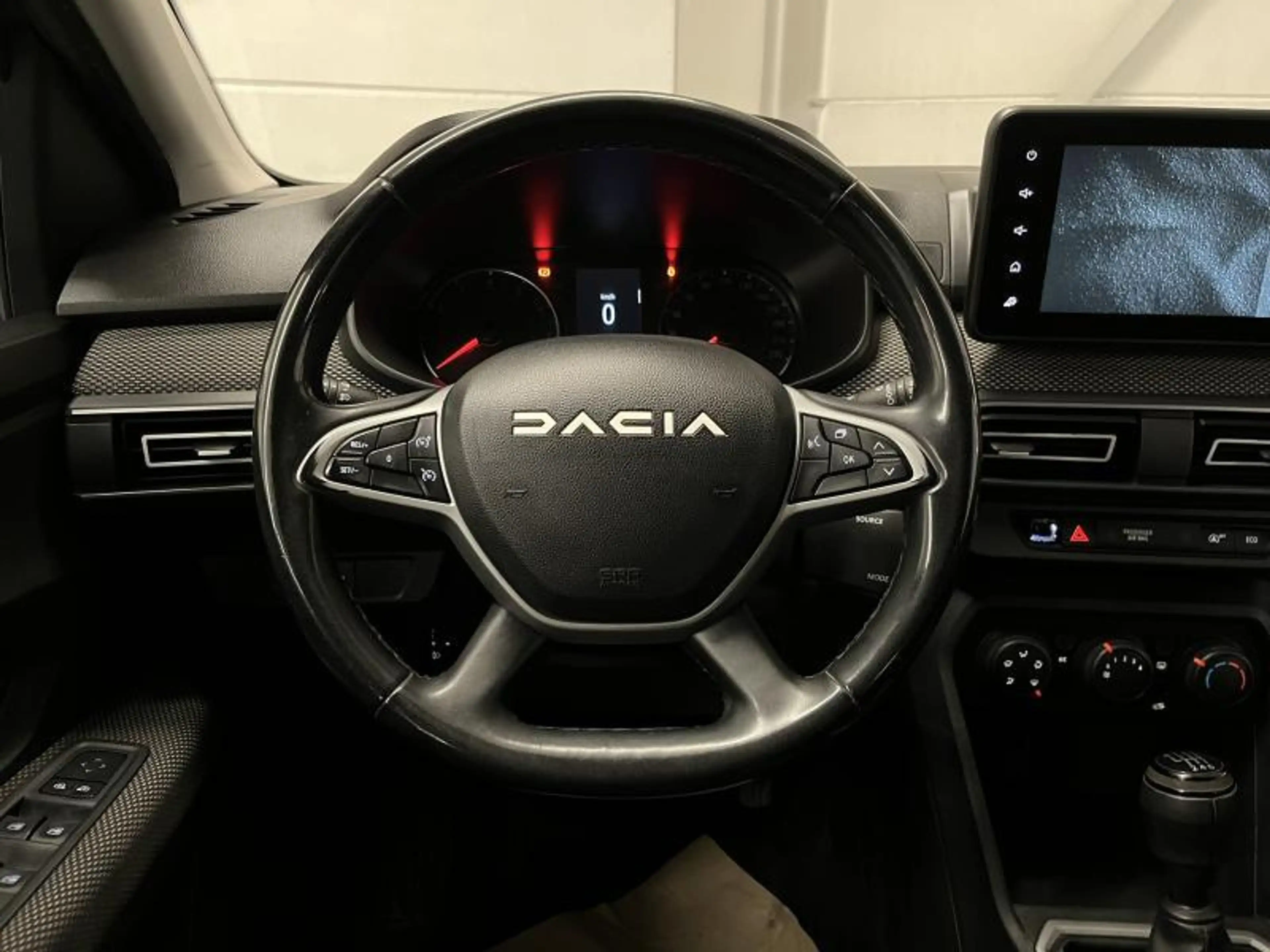 Dacia Jogger 1.0 110cv 7Places Navi/Carplay/Clim/Cruise — photo 11