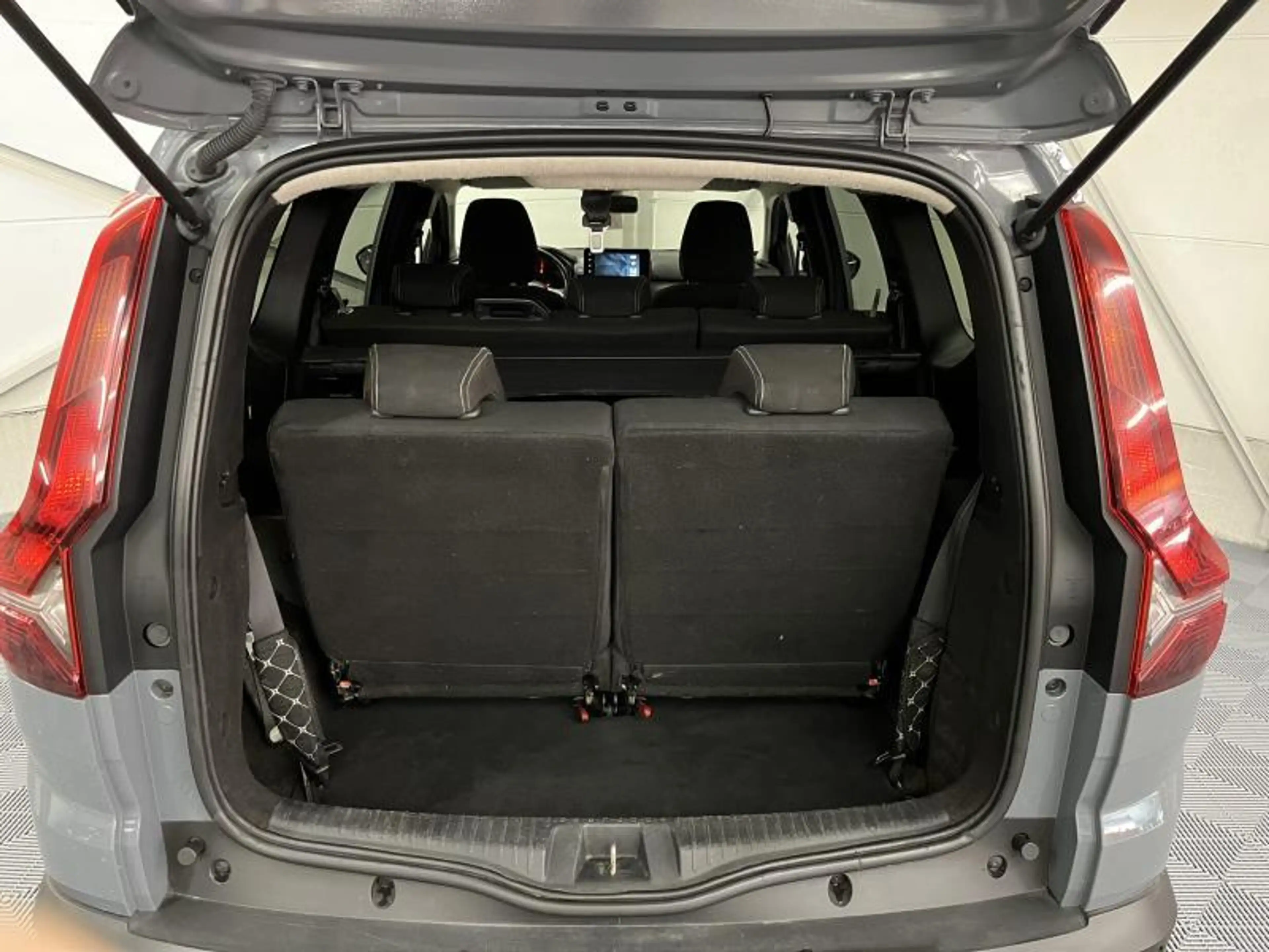 Dacia Jogger 1.0 110cv 7Places Navi/Carplay/Clim/Cruise — photo 10