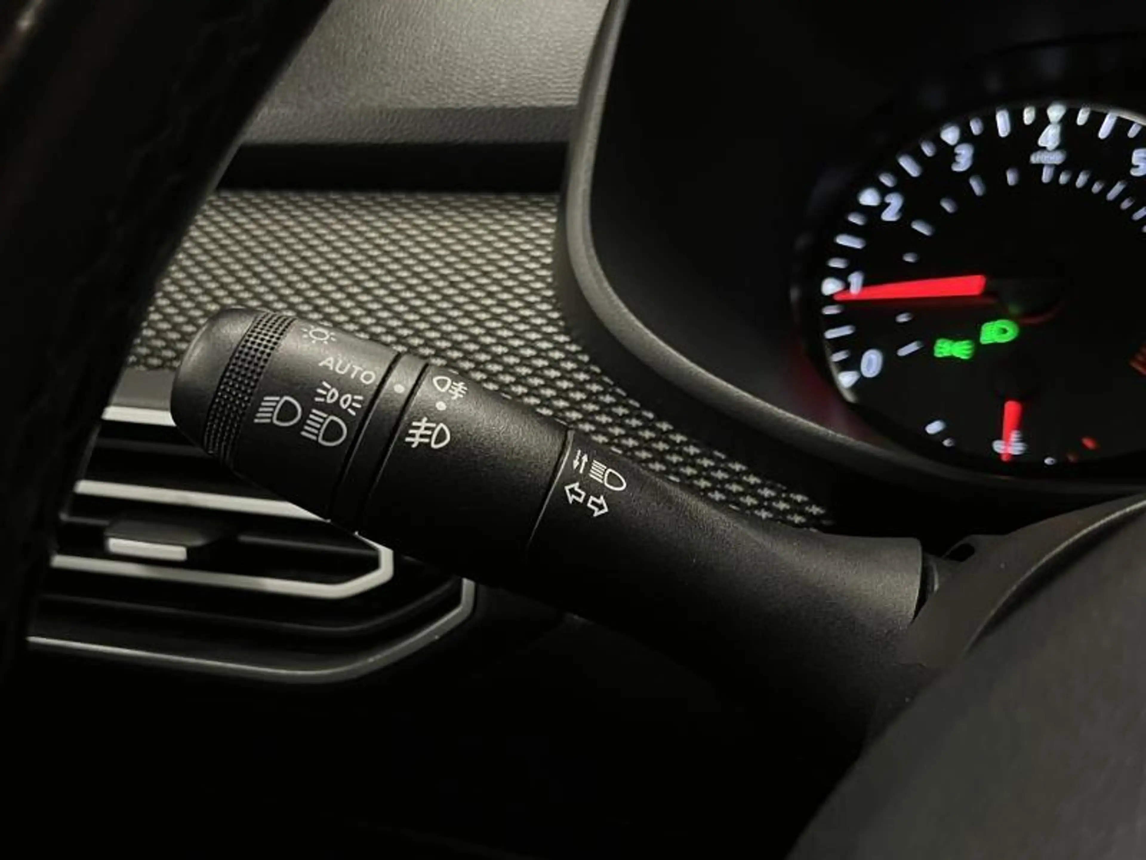 Dacia Jogger 1.0 110cv 7Places Navi/Carplay/Clim/Cruise — photo 15