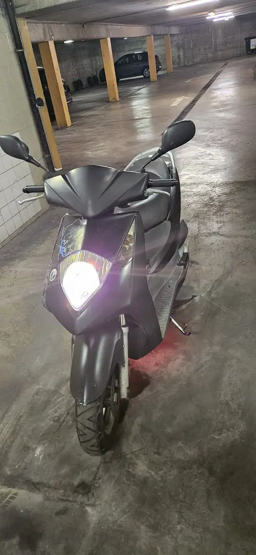 Honda Dylan 125 Honda dylan 125cc  33000km 
Super pratique pour le Schwarz - 1