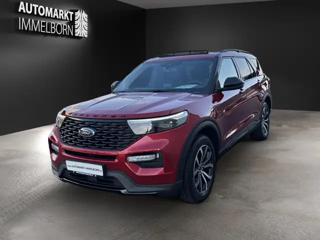 Ford Explorer view 3
