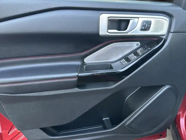 Ford Explorer view 13