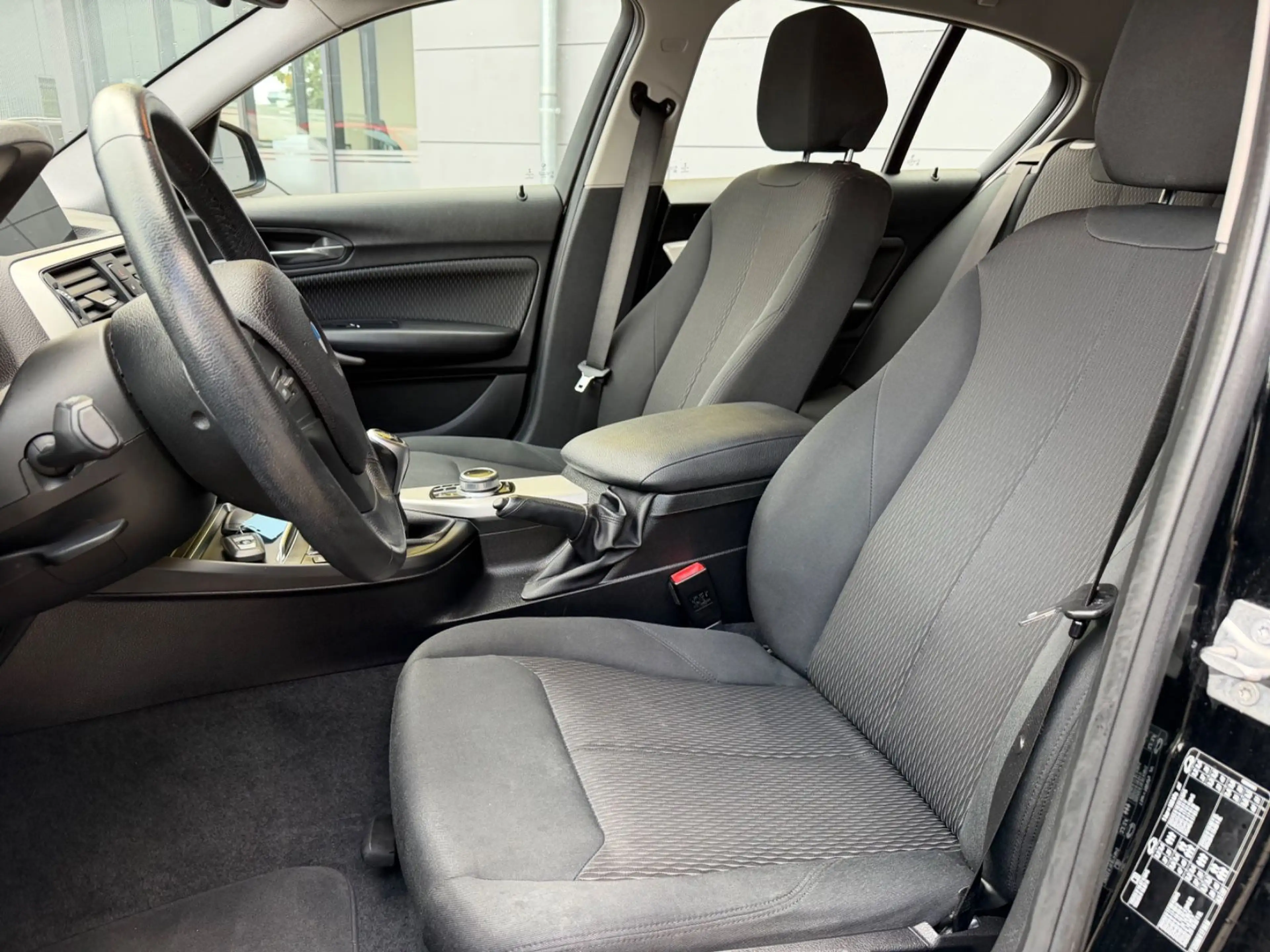 BMW 118 i/LIMOUSINE/SHZ/KLIMA/NAVI/LIMITER/6 GANG — photo 13