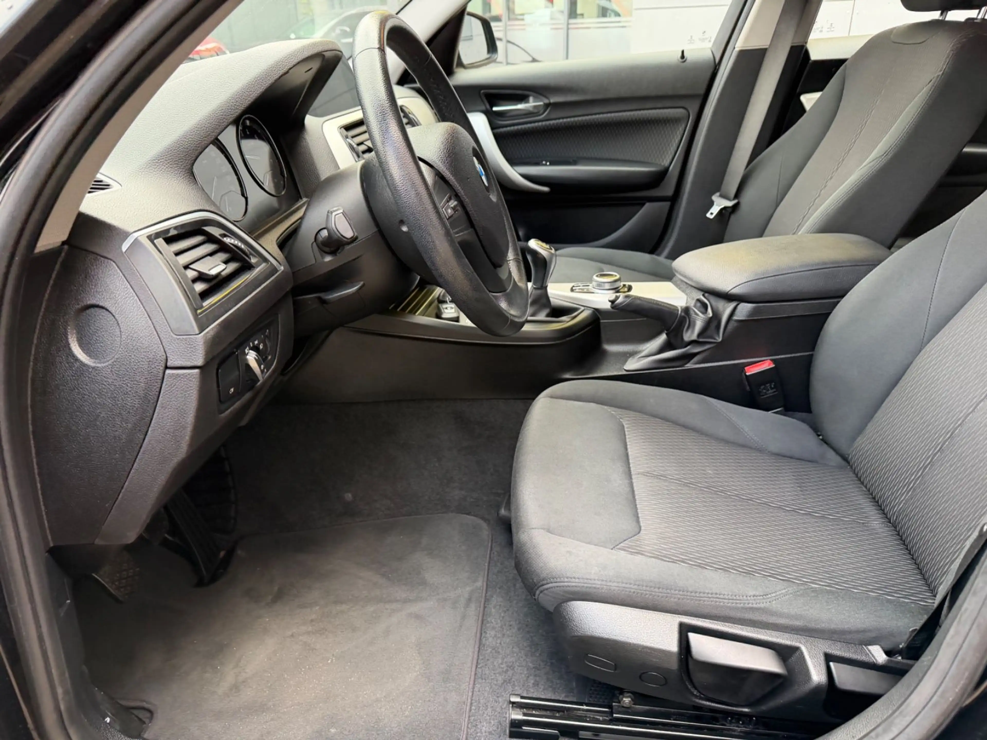 BMW 118 i/LIMOUSINE/SHZ/KLIMA/NAVI/LIMITER/6 GANG — photo 12