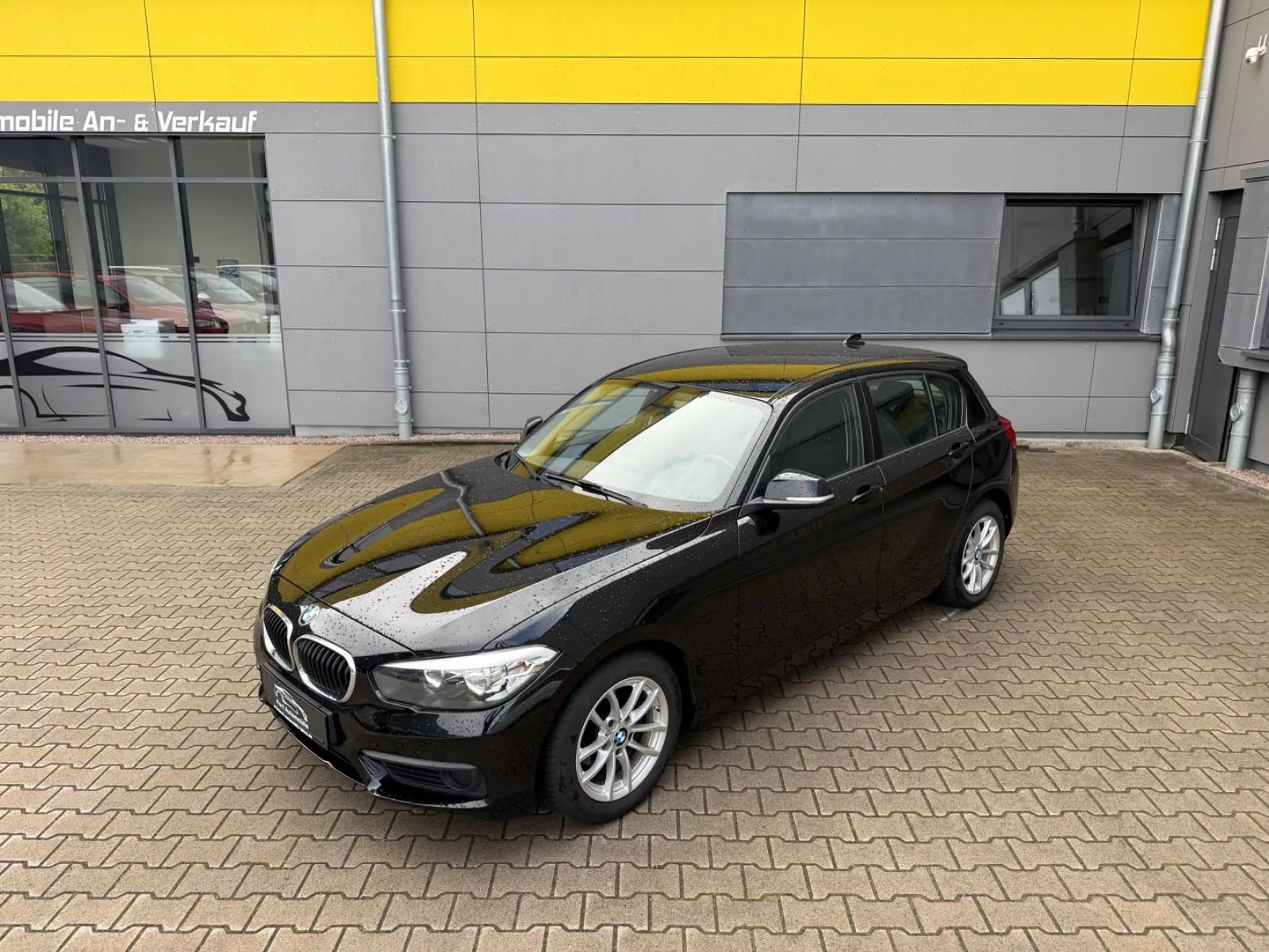 BMW 118 i/LIMOUSINE/SHZ/KLIMA/NAVI/LIMITER/6 GANG