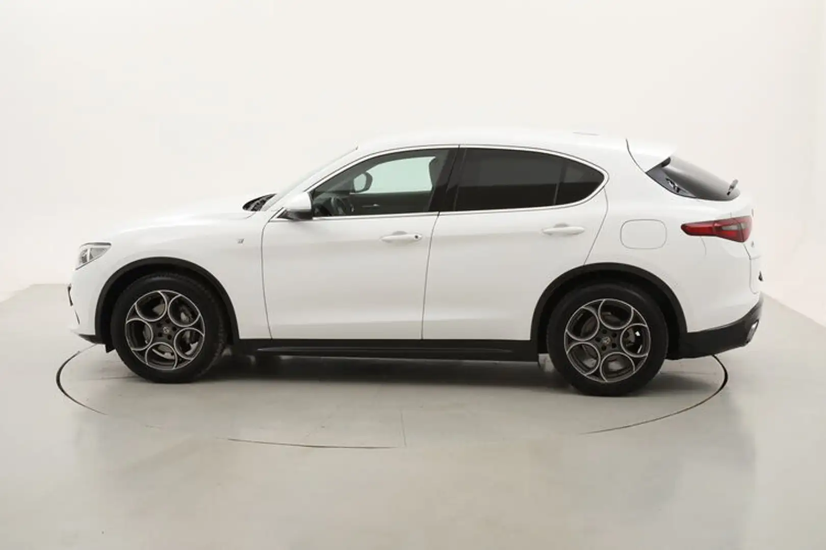 Alfa Romeo Stelvio Ti Q4 AT8  2.1 Diesel 210CV Fehér - 2