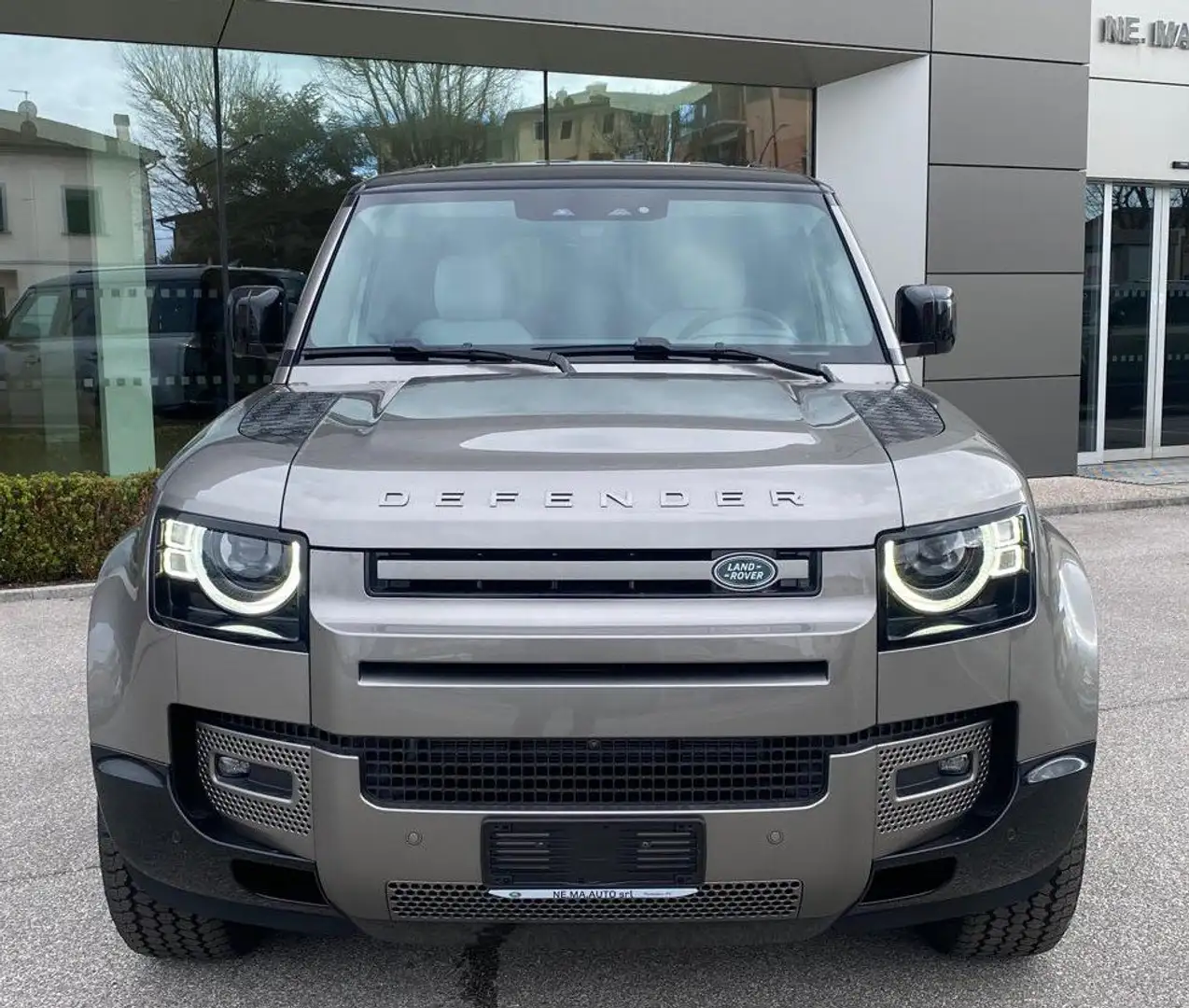 Land Rover Defender 110 3.0D I6 200 CV AWD Auto X-Dynamic SE - 2