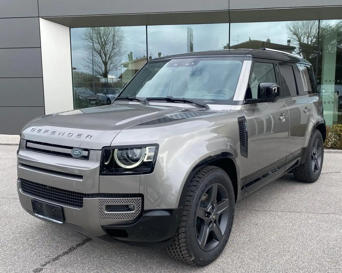 Land Rover Defender 110 3.0D I6 200 CV AWD Auto X-Dynamic SE - 1