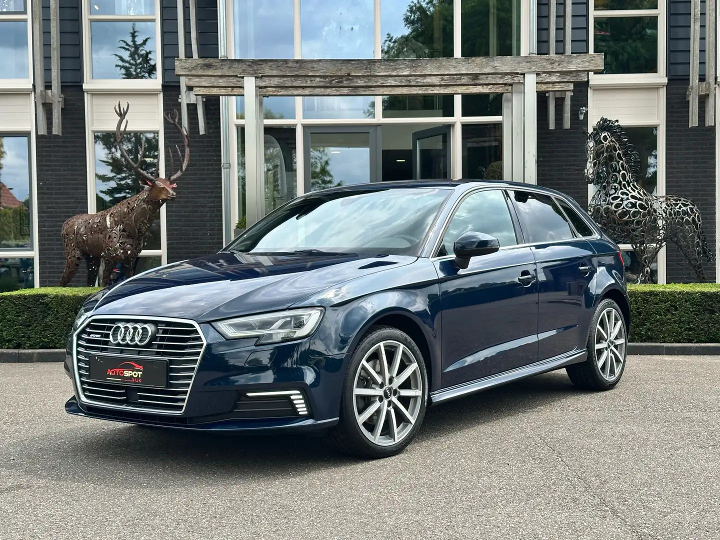 Audi A3 SPORTBACK E-TRON Blauw - 1