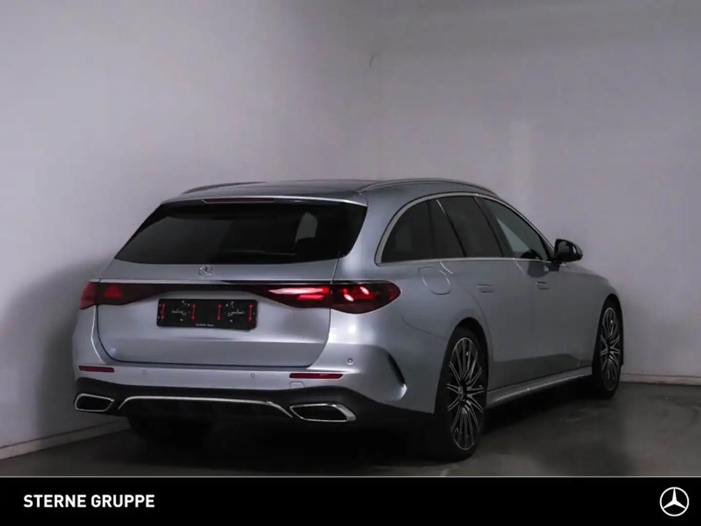 Mercedes-Benz E 220 E 220 d T AMG AHK Distr Keyl Superscr Ambi Burme Argent - 2