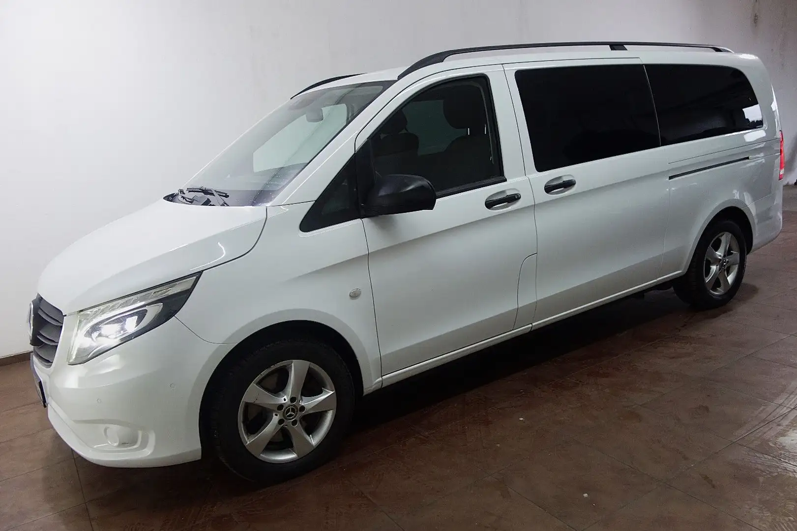 Mercedes-Benz Vito 124CDI Tourer 4Matic Edition Extralan Sport Weiß - 2