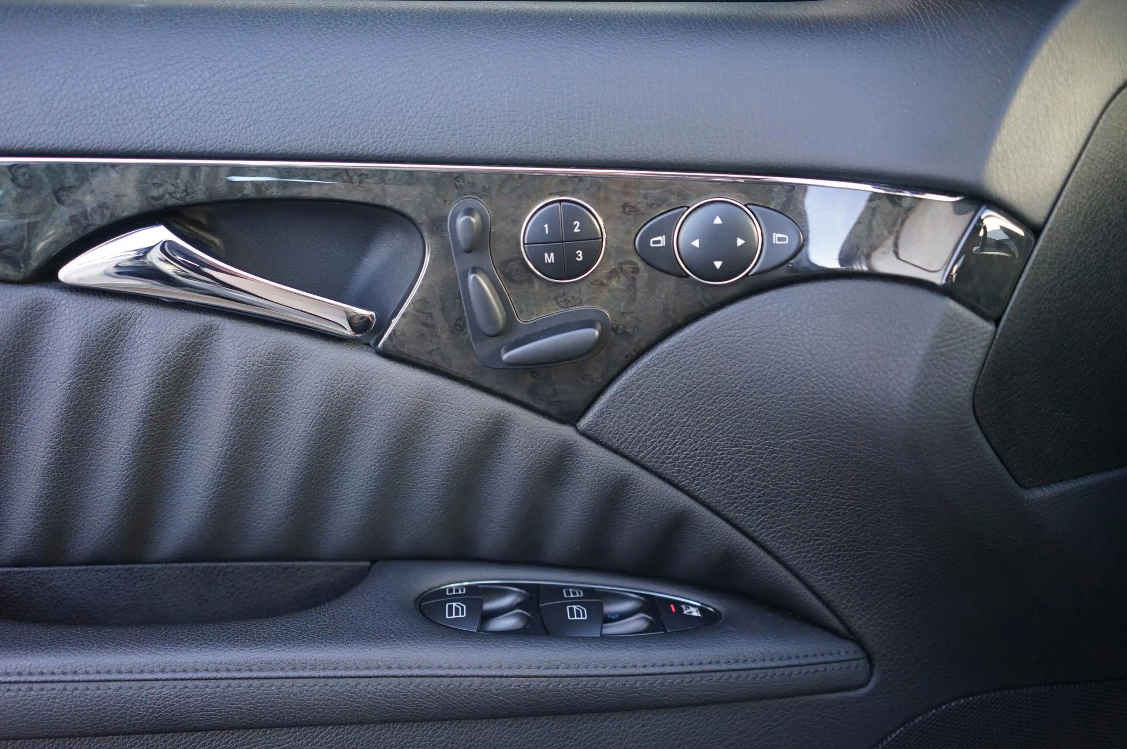 Mercedes-Benz E 350 Avantgarde — photo 11