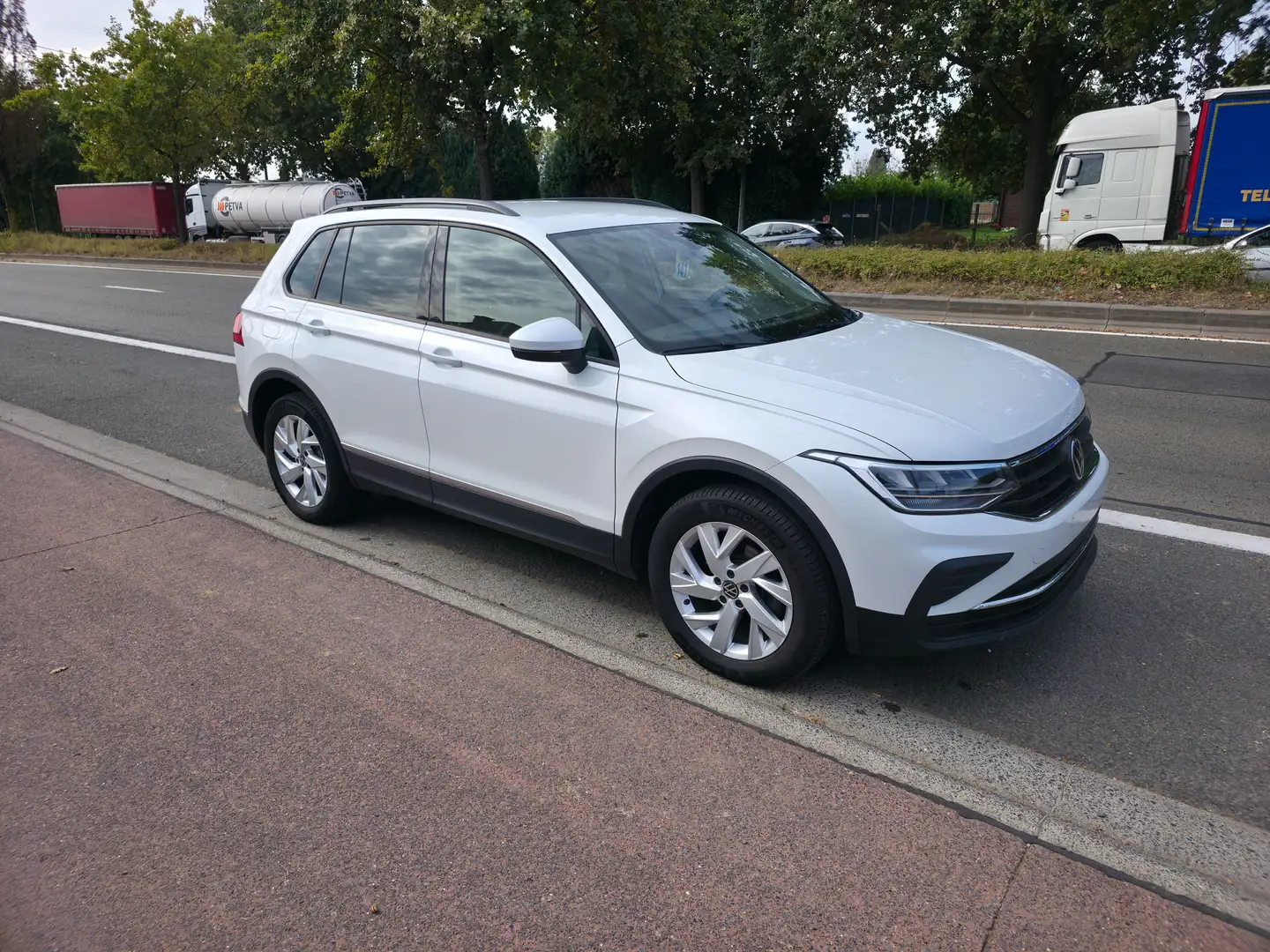 Volkswagen Tiguan 2.0 TDi SCR 4Motion Life Business DSG 1°EIG. !! Blanc - 1