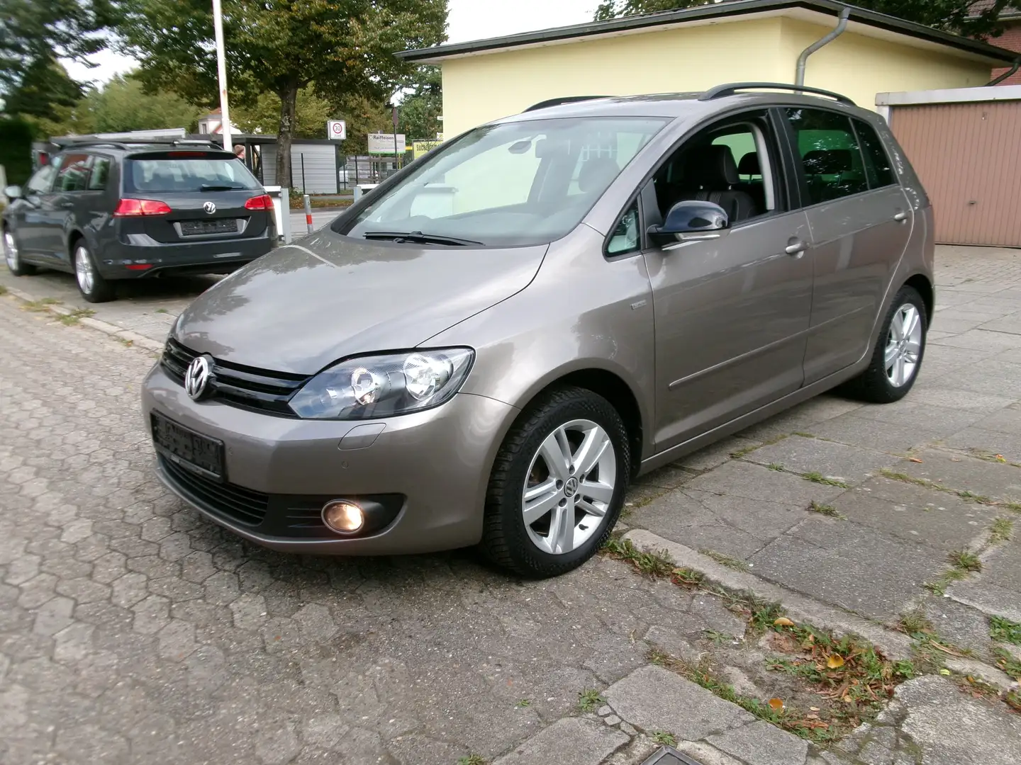 Volkswagen Golf Plus Golf VI Plus 1.2 TSI MATCH HU/AU NEU Beige - 1