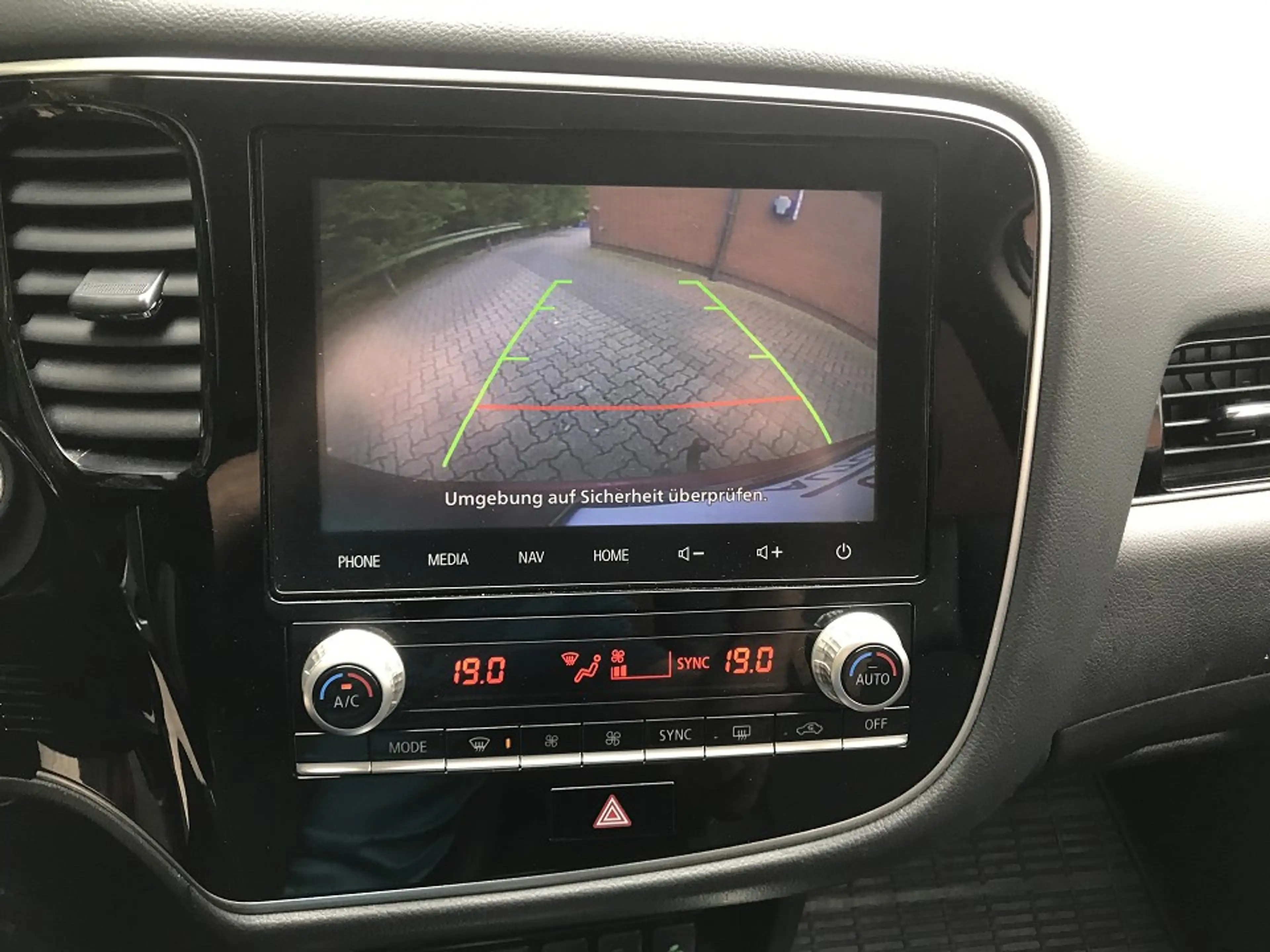 Mitsubishi Outlander Plug-in Hybrid Basis mit Spirit Paket — photo 13