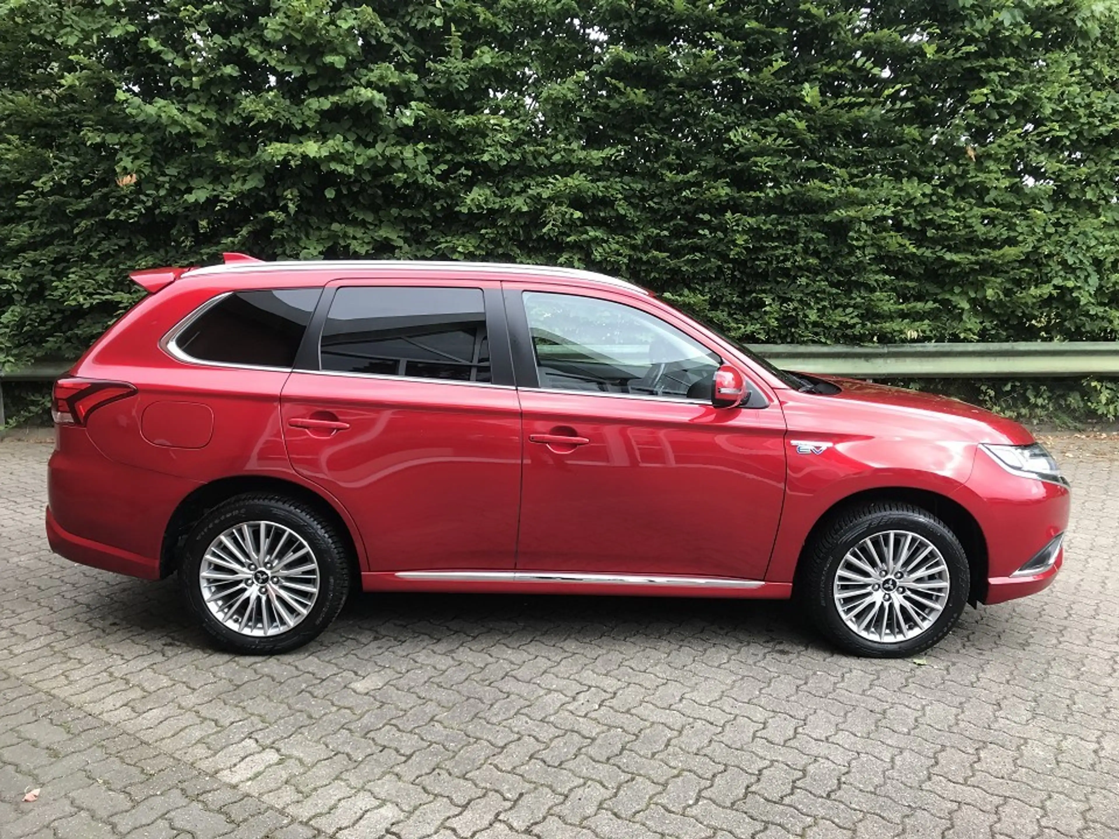 Mitsubishi Outlander Plug-in Hybrid Basis mit Spirit Paket — photo 5