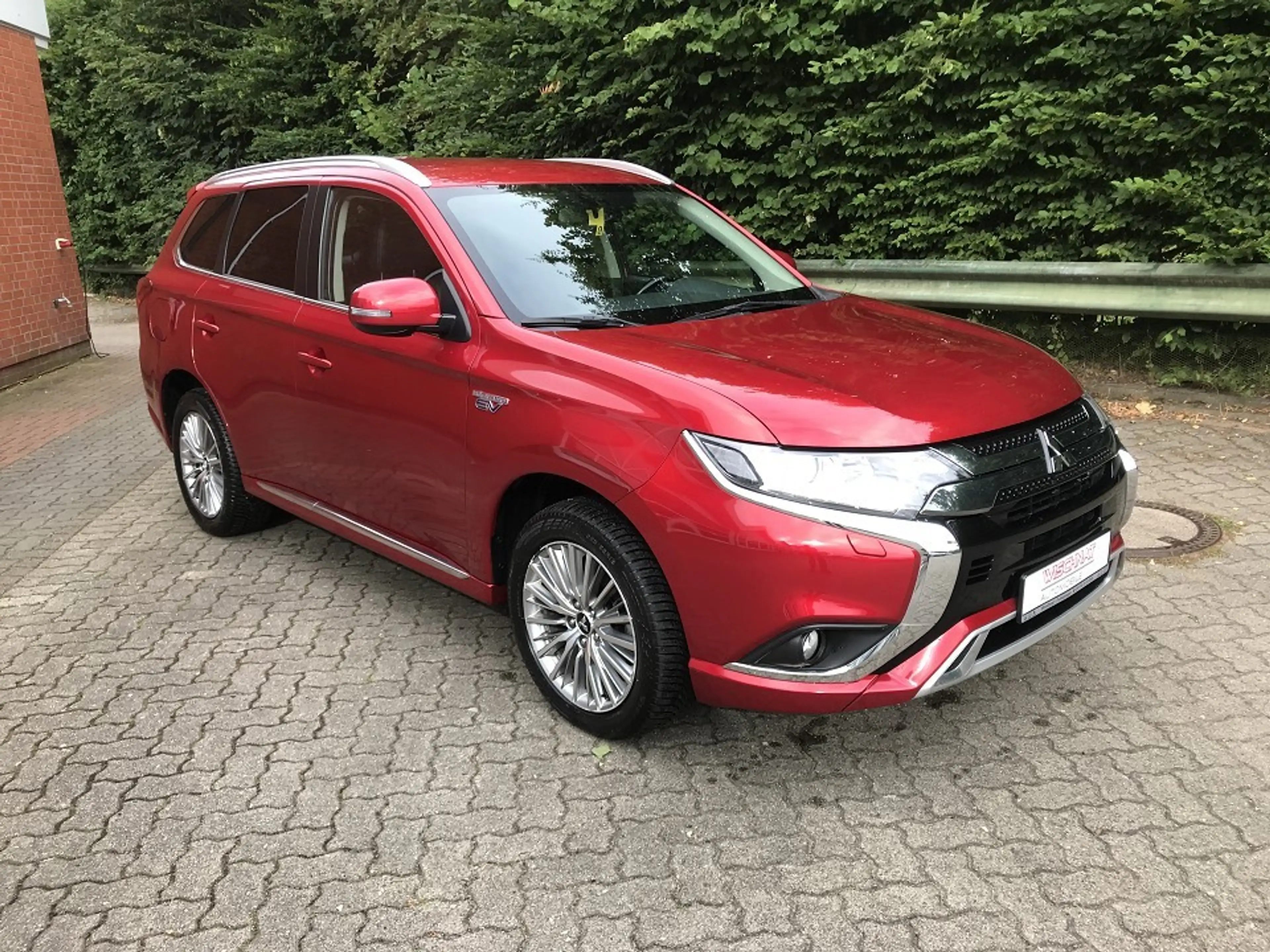 Mitsubishi Outlander Plug-in Hybrid Basis mit Spirit Paket — photo 2