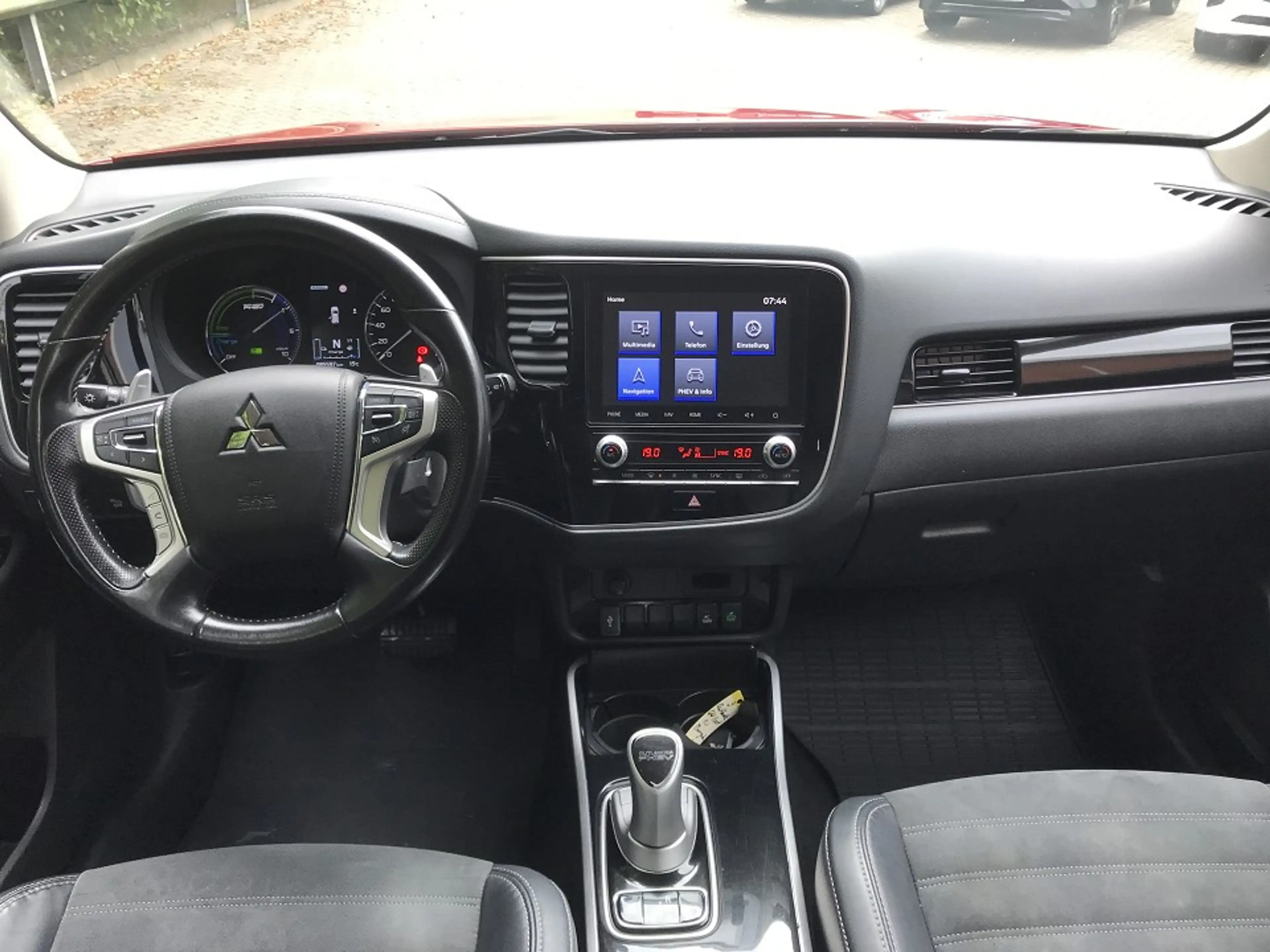 Mitsubishi Outlander Plug-in Hybrid Basis mit Spirit Paket — photo 15